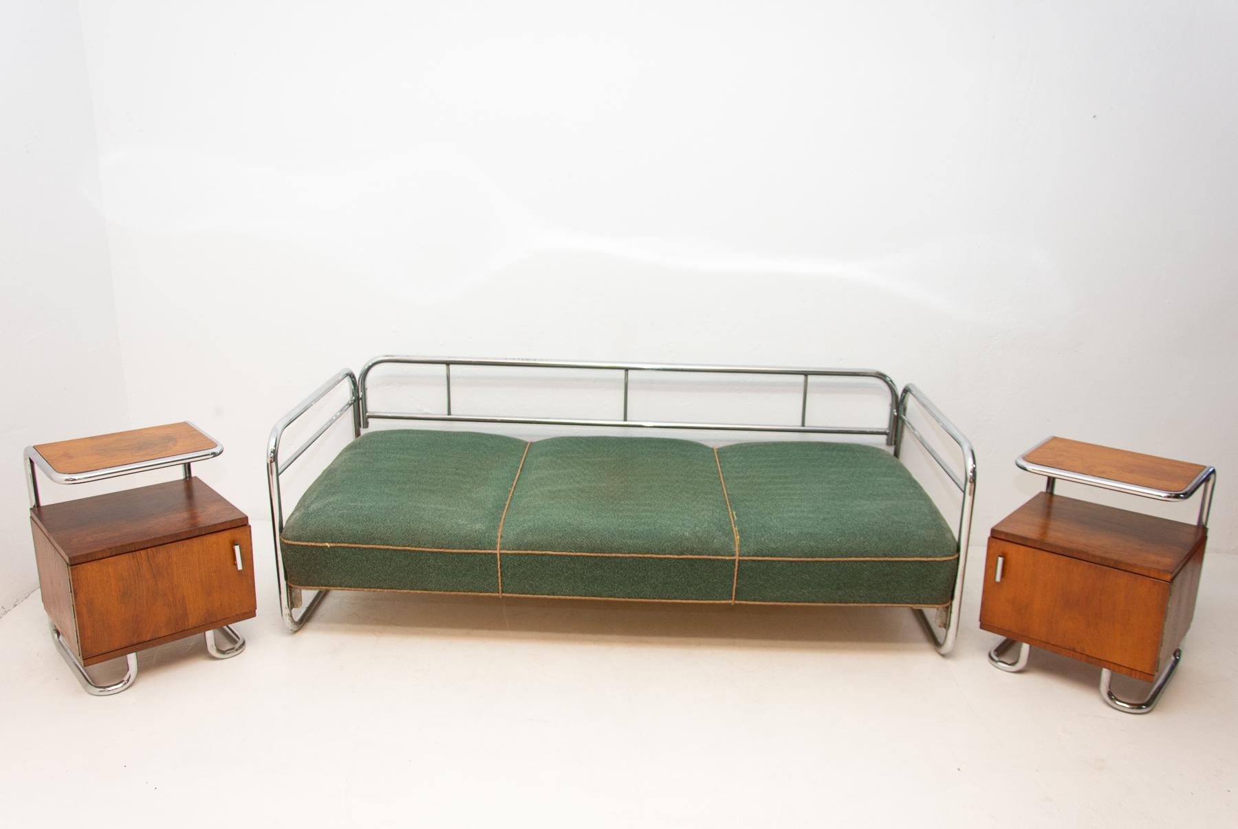 Chromed tubular steel sofa from the Bauhaus period, 1930s, Bohemia. Probably made by Hynek Gottwald company. Chrome and upholstery are in good Vintage condition, bearing signs of age and using.

Measures: Height 65 cm

Length 193 cm

Depth 89