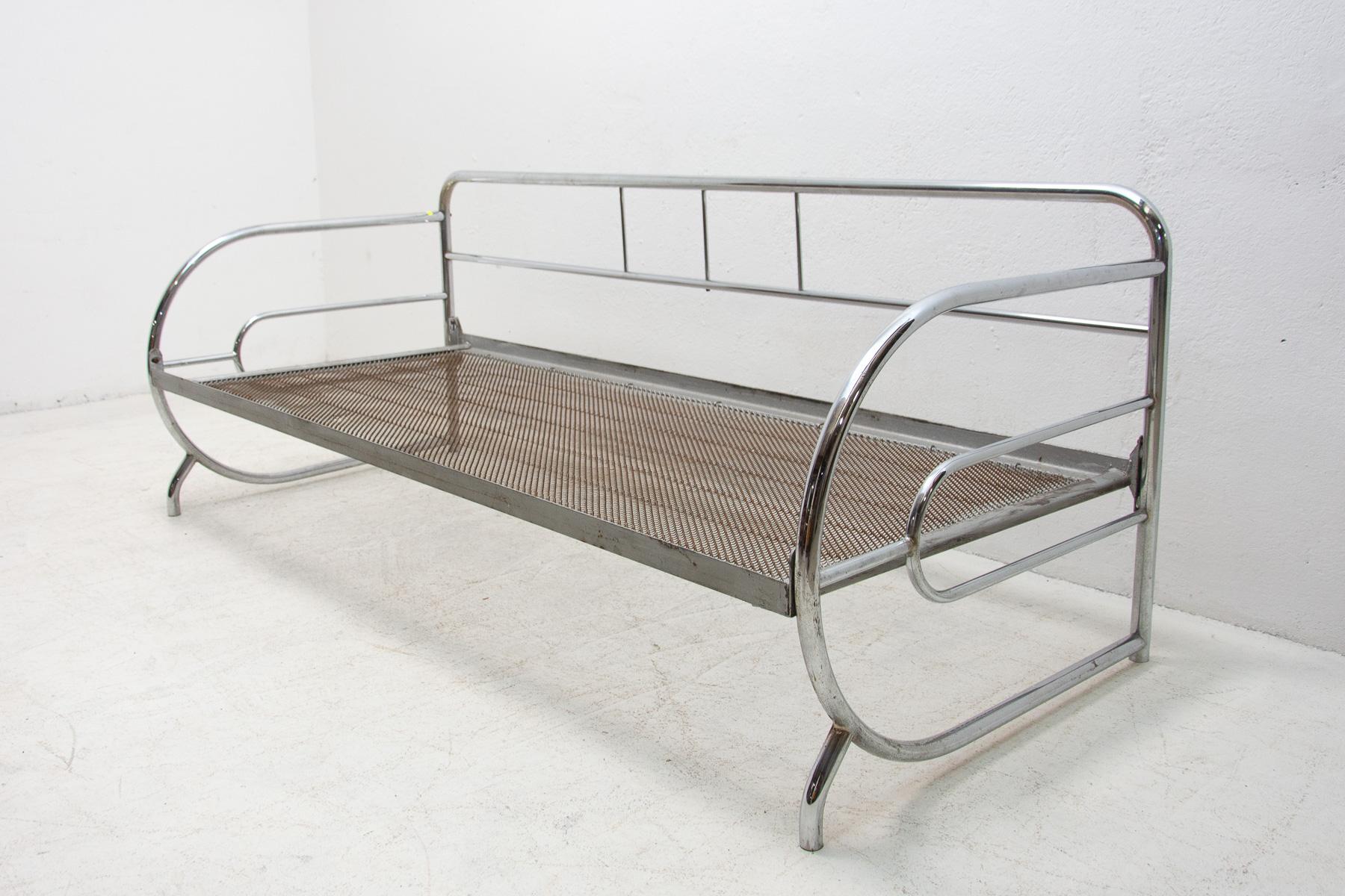 Chromed, tubular steel sofa from the Bauhaus period, 1930s, Bohemia. It was made by Robert Slezák company. Chrome is in very good vintage condition. Wear consistent with age and use

Measure: Height 72 cm

Length 196 cm

Depth 80 cm

Seat