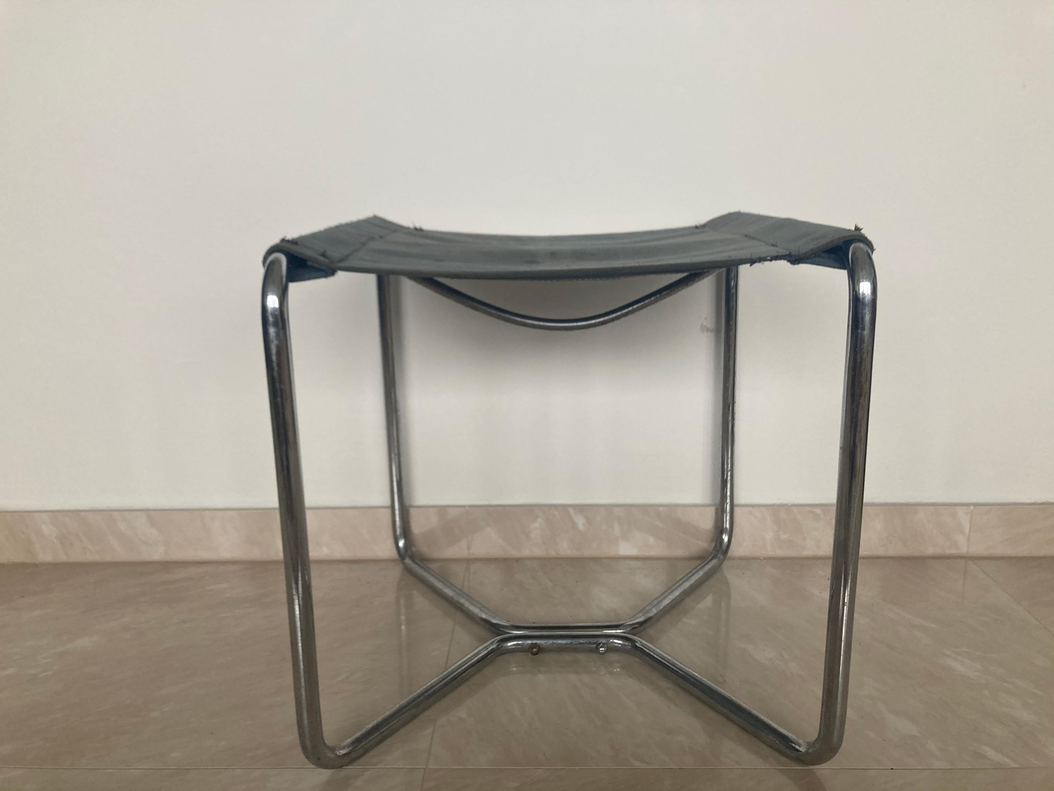 - 1930s, Thonet, B8
- Design: Marcel Breuer
- Published in books and catalogues
- Original condition, chrome with patina, all screws original
- Original blue Eisengarn / Iron fabric with minor damages.