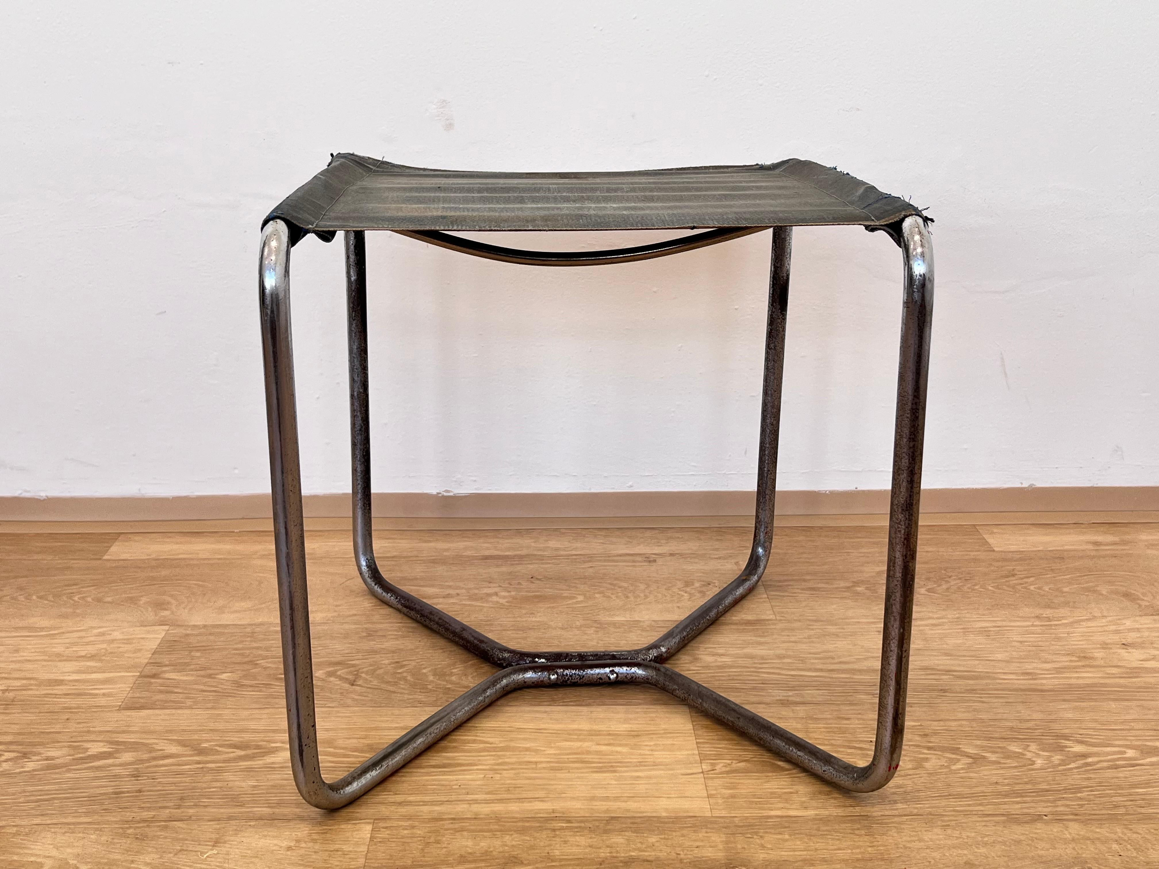 - 1930s
- probablemente Thonet 
- El diseño: Marcel Breuer
- Publicado en libros y catálogos
- Estado original, cromado con pátina, todos los tornillos originales
- Eisengarn original / Tela de hierro con pequeños daños, limpiada y 
  resewed