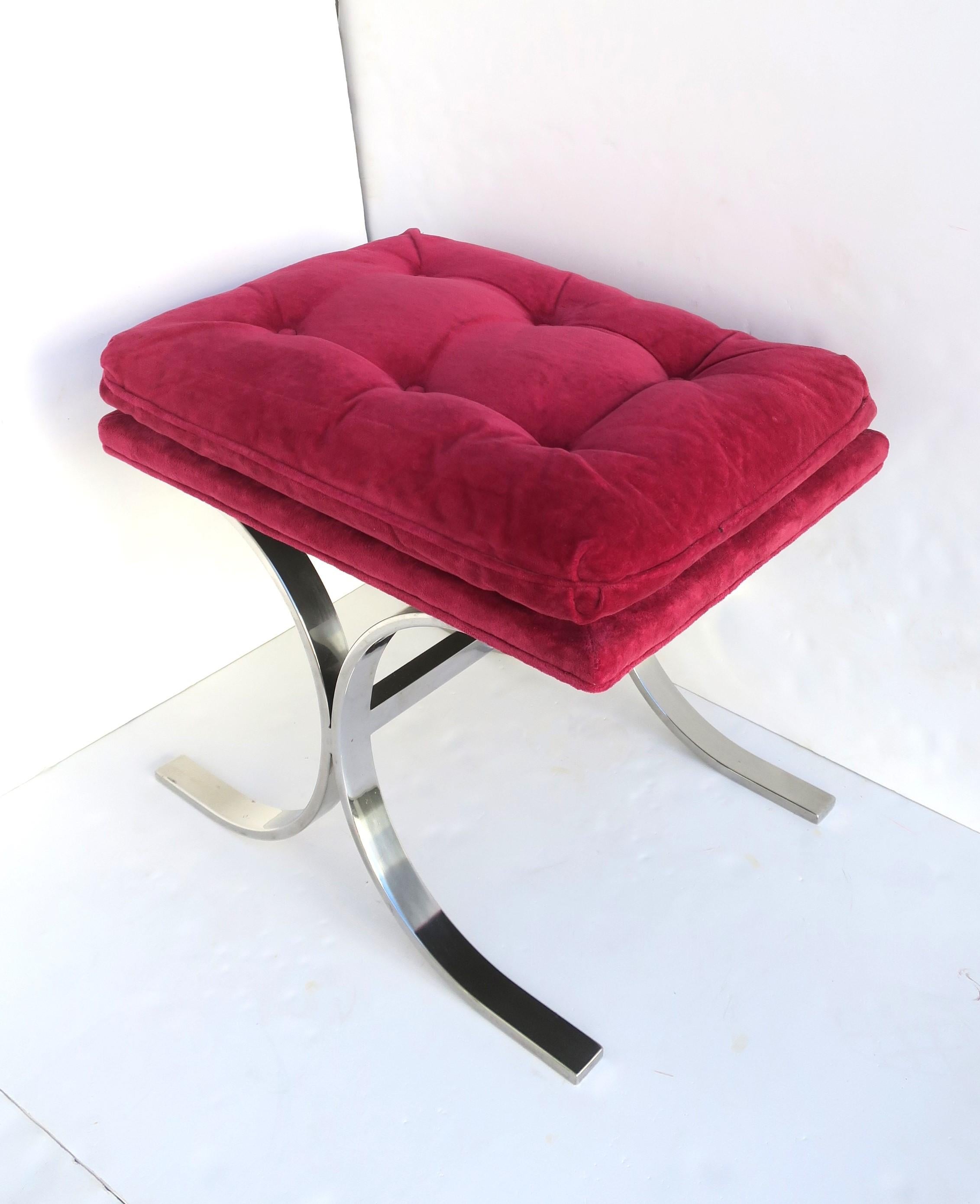 A chrome bench with upholstered magenta pink seat, '60s '70s Modern / Hollywood Regency style, after designer Milo Baughman, circa late-20th century, USA. A single seat bench with a curved soft line 'X' chrome frame and a cotton velvet tufted seat