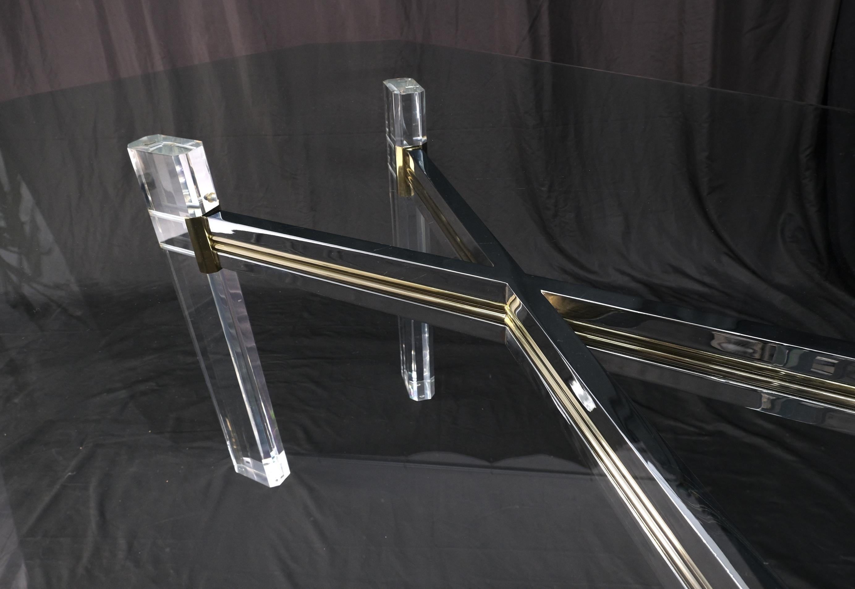 Rechteckiger Esstisch mit abgeschrägter Glasplatte, Chrom, Messing und Lucite in X-Form, Mint im Angebot 5