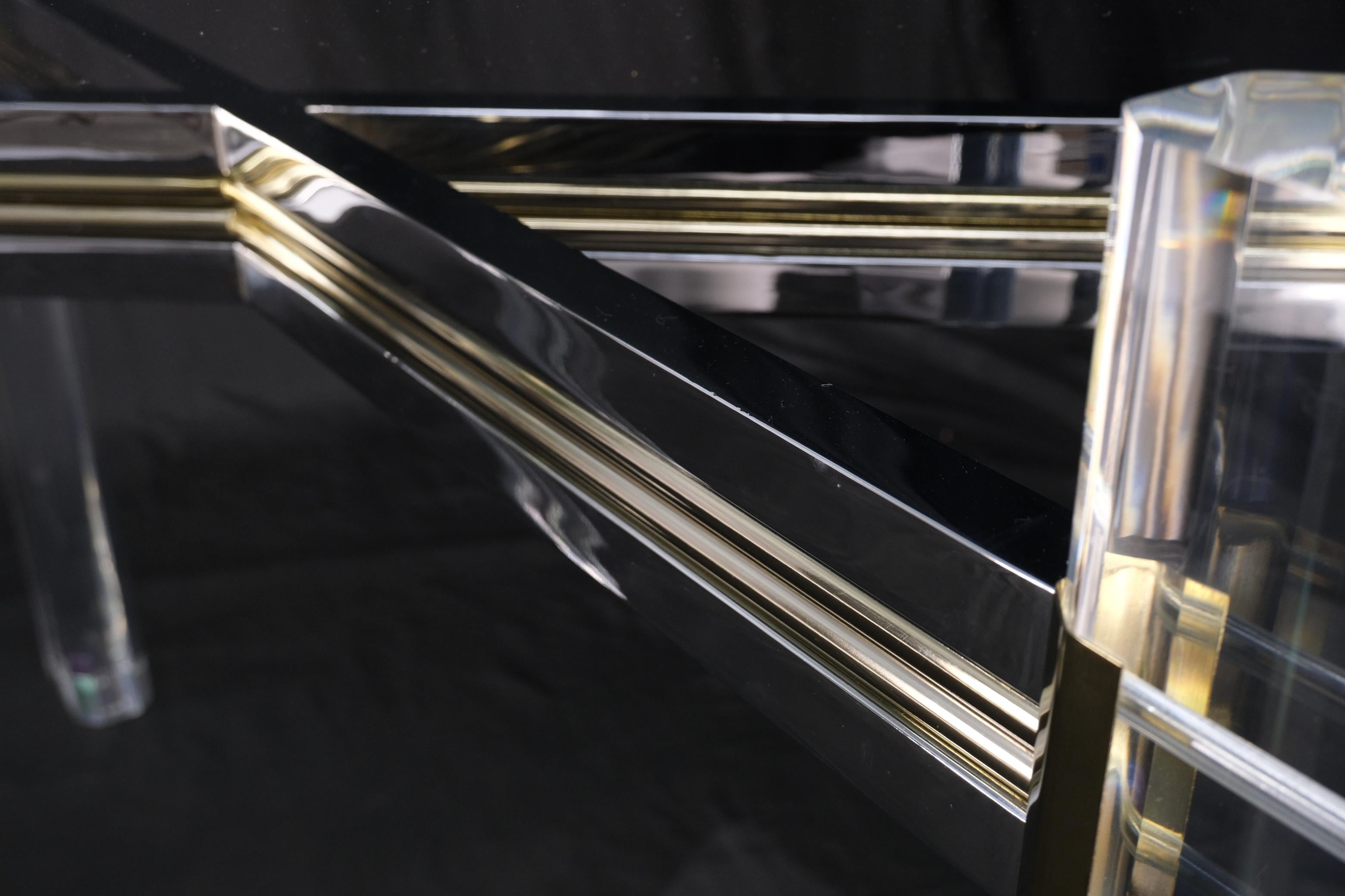 Rechteckiger Esstisch mit abgeschrägter Glasplatte, Chrom, Messing und Lucite in X-Form, Mint im Angebot 10