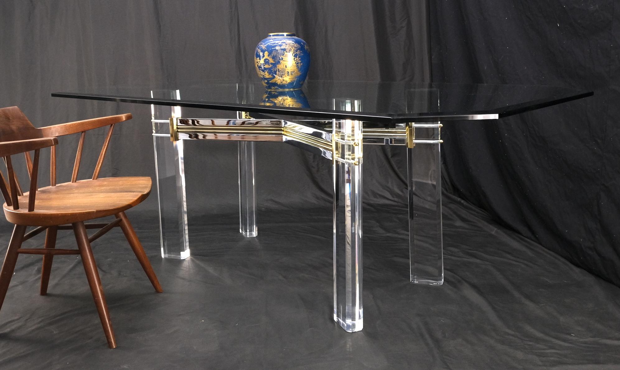 Rechteckiger Esstisch mit abgeschrägter Glasplatte, Chrom, Messing und Lucite in X-Form, Mint im Angebot 4