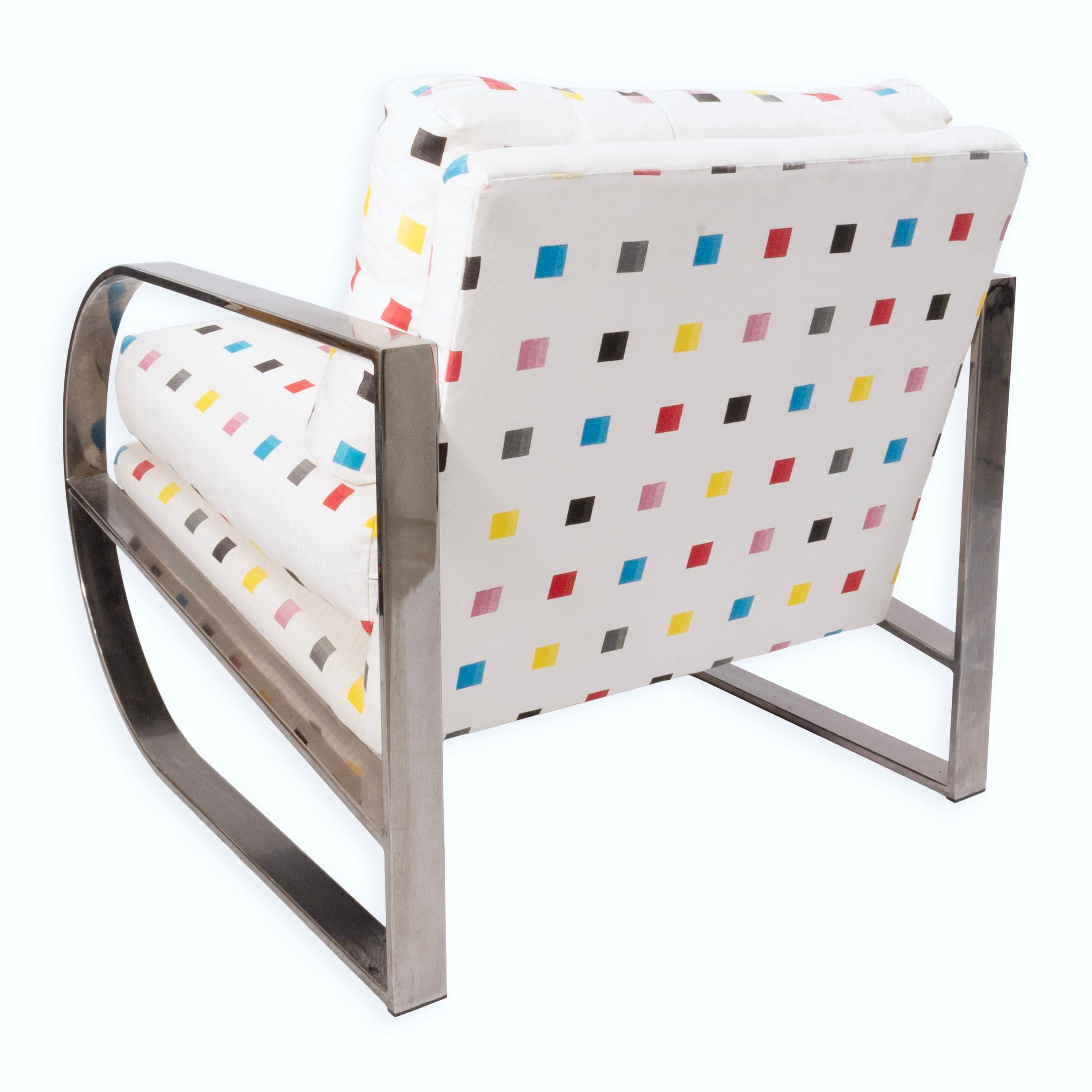 Americano Sedia da salotto a sbalzo cromata con rivestimento geometrico colorato per Swaim in vendita