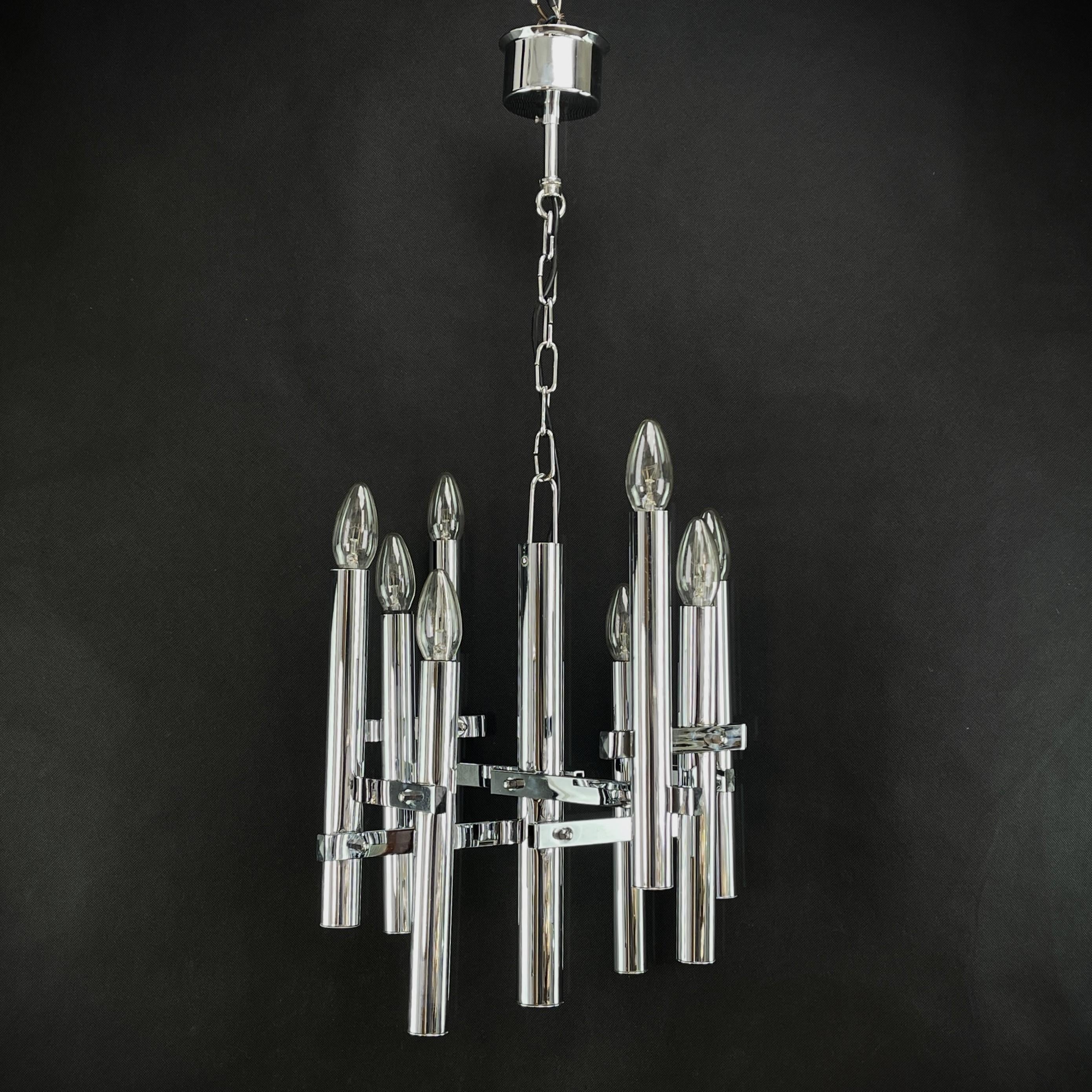 Silver Ceiling Lamp by Gaetano Sciolari - 1970s

The silver ceiling lamp by Gaetano Sciolari, made in 1970, is a truly iconic piece of modern lighting art. The designer, known for his groundbreaking work in the field of lighting, has created a