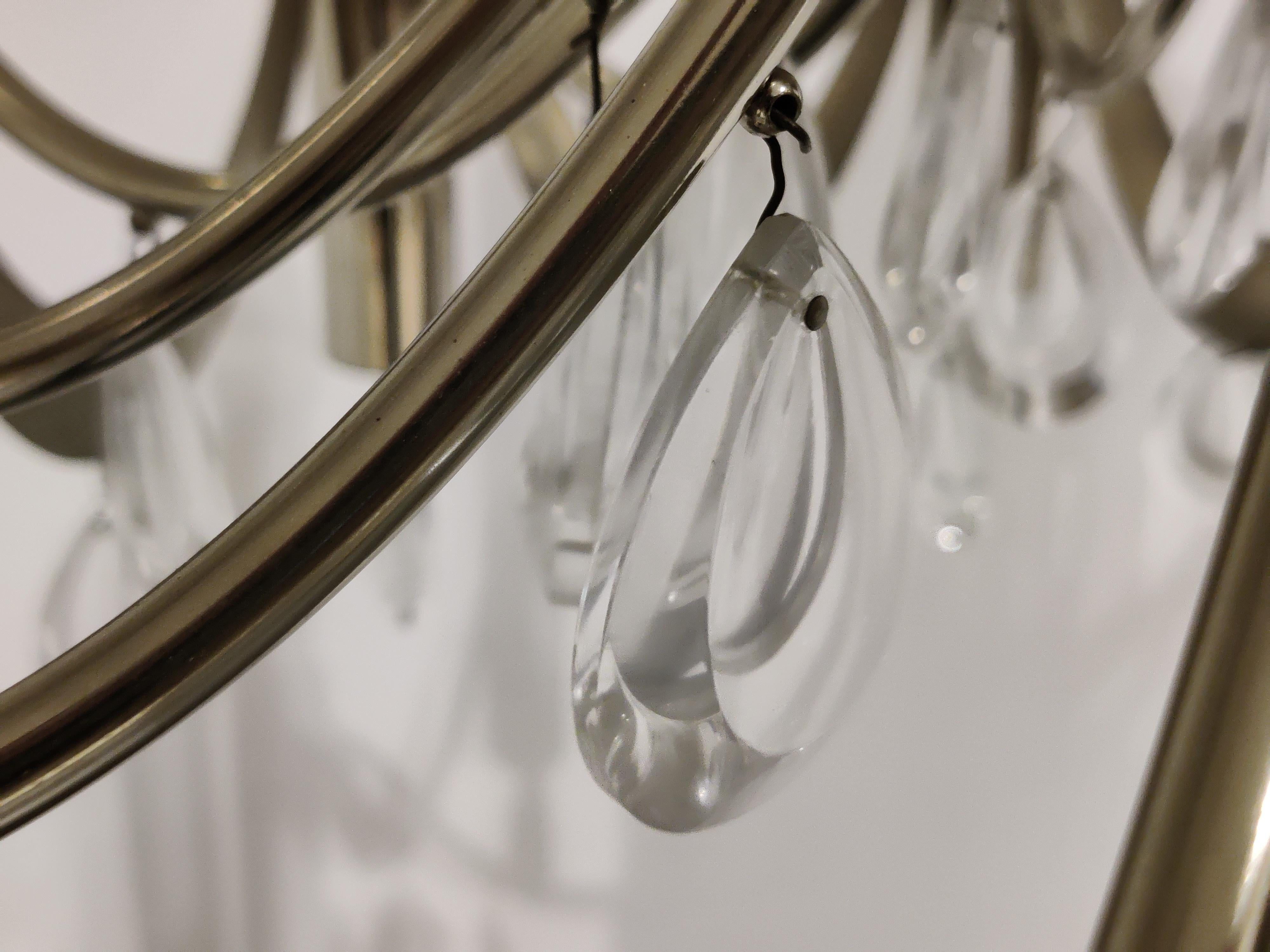 Classico lampadario a candela cromato di Gaetano Sciolari.

Questo bellissimo lampadario a 12 punti luce è in buone condizioni, perfettamente funzionante e pronto all'uso.

Il lampadario può essere utilizzato in tutto il mondo.

Se lo si