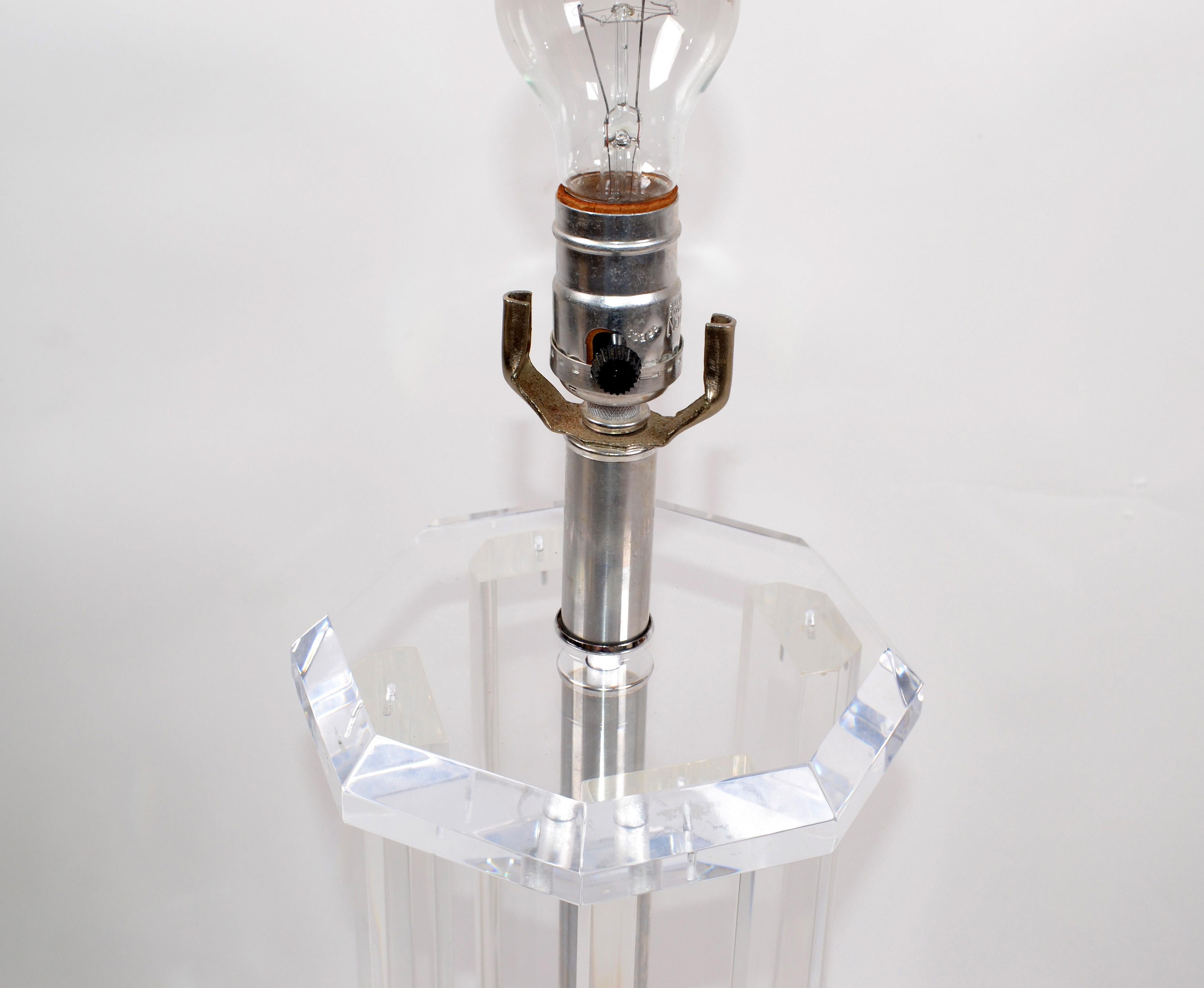 American Chrome and Clear Lucite Mid-Century Modern Octagonal Table Lamp, 1970s For Sale