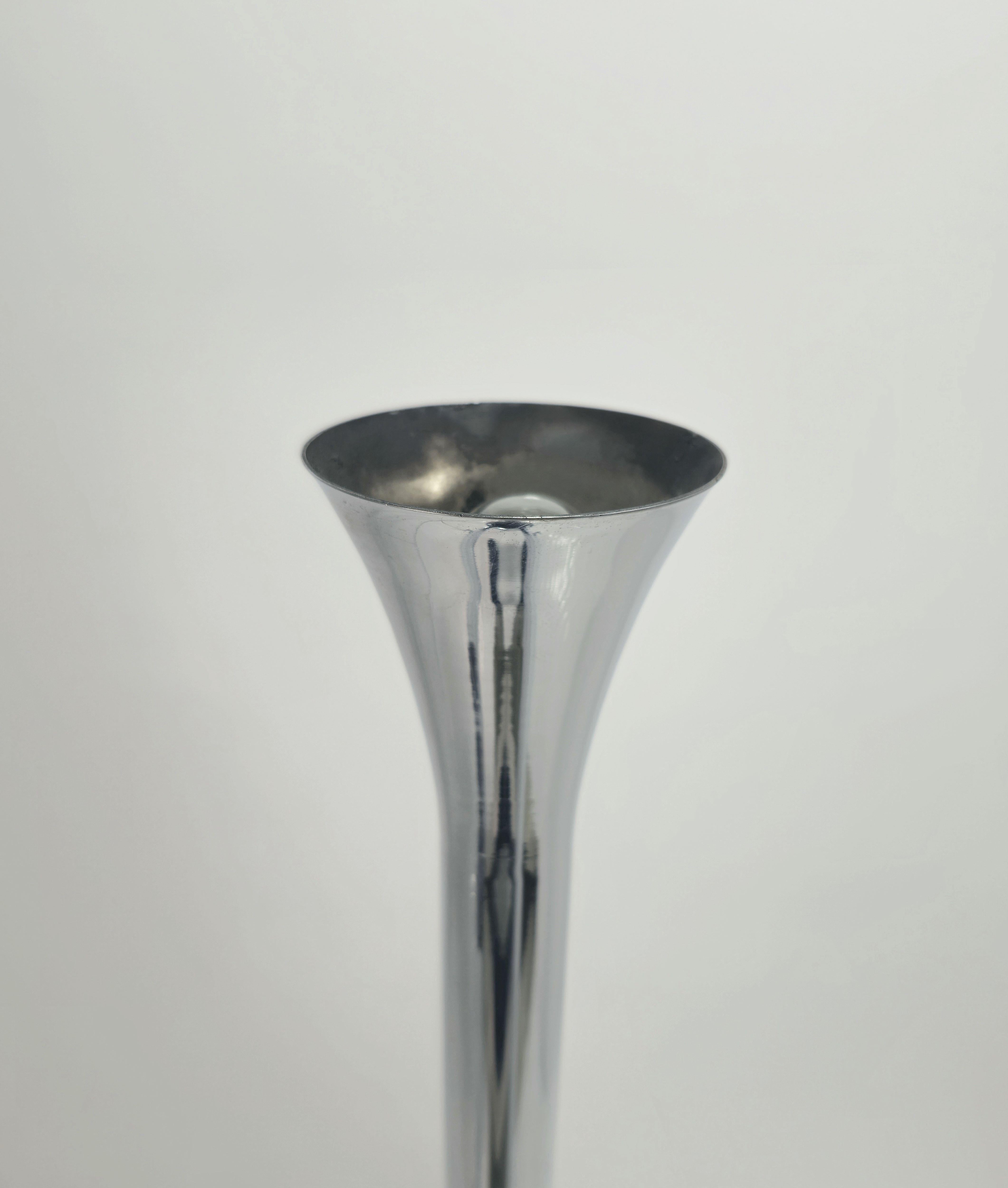 Verchromter Garderobenständer mit hellem Mid-Century Modern-Design Italien 1970 (20. Jahrhundert) im Angebot
