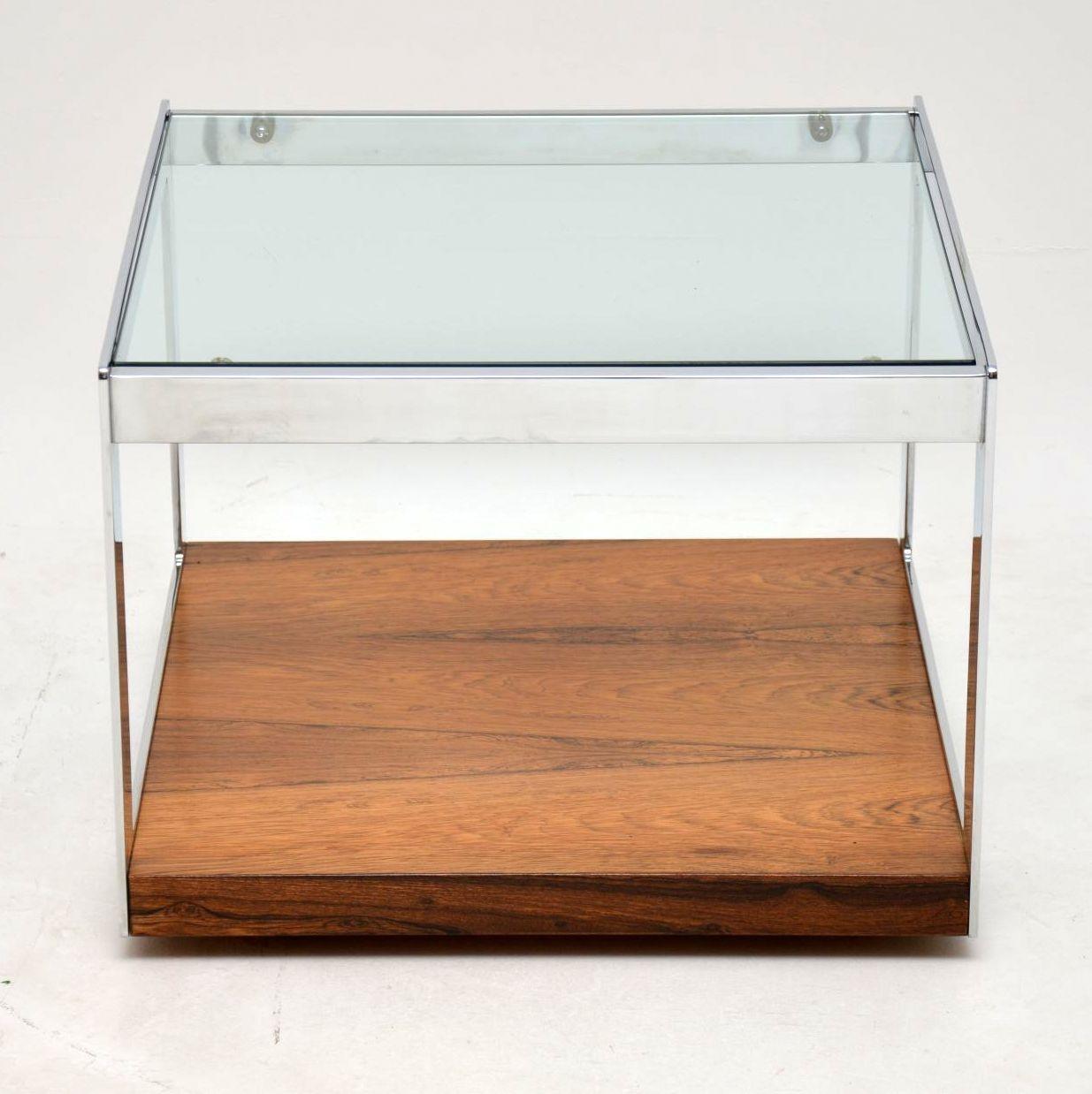 A stunning and extremely well made vintage coffee table designed by Richard Young for Merrow Associates, this dates from the 1970s. It has a fantastic chromed steel frame, toughened glass top. The condition is excellent, there is only some extremely