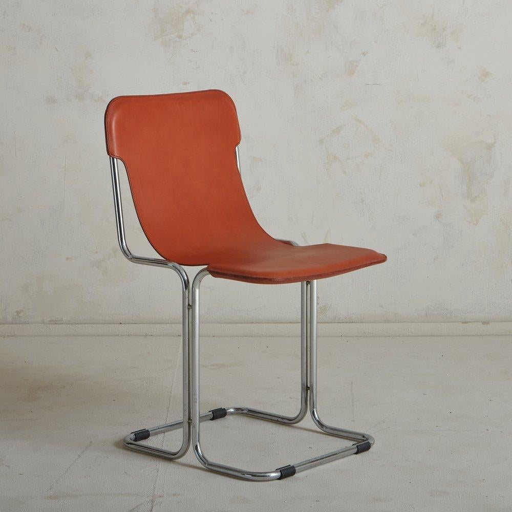 A 1970s Italian accent chair featuring a tubular chrome frame and a cognac leather slingback seat with stitch detailing. This chair is perfect for a desk, vanity or as an accent chair to float between living spaces. Unmarked. Sourced in Italy, 1970s.