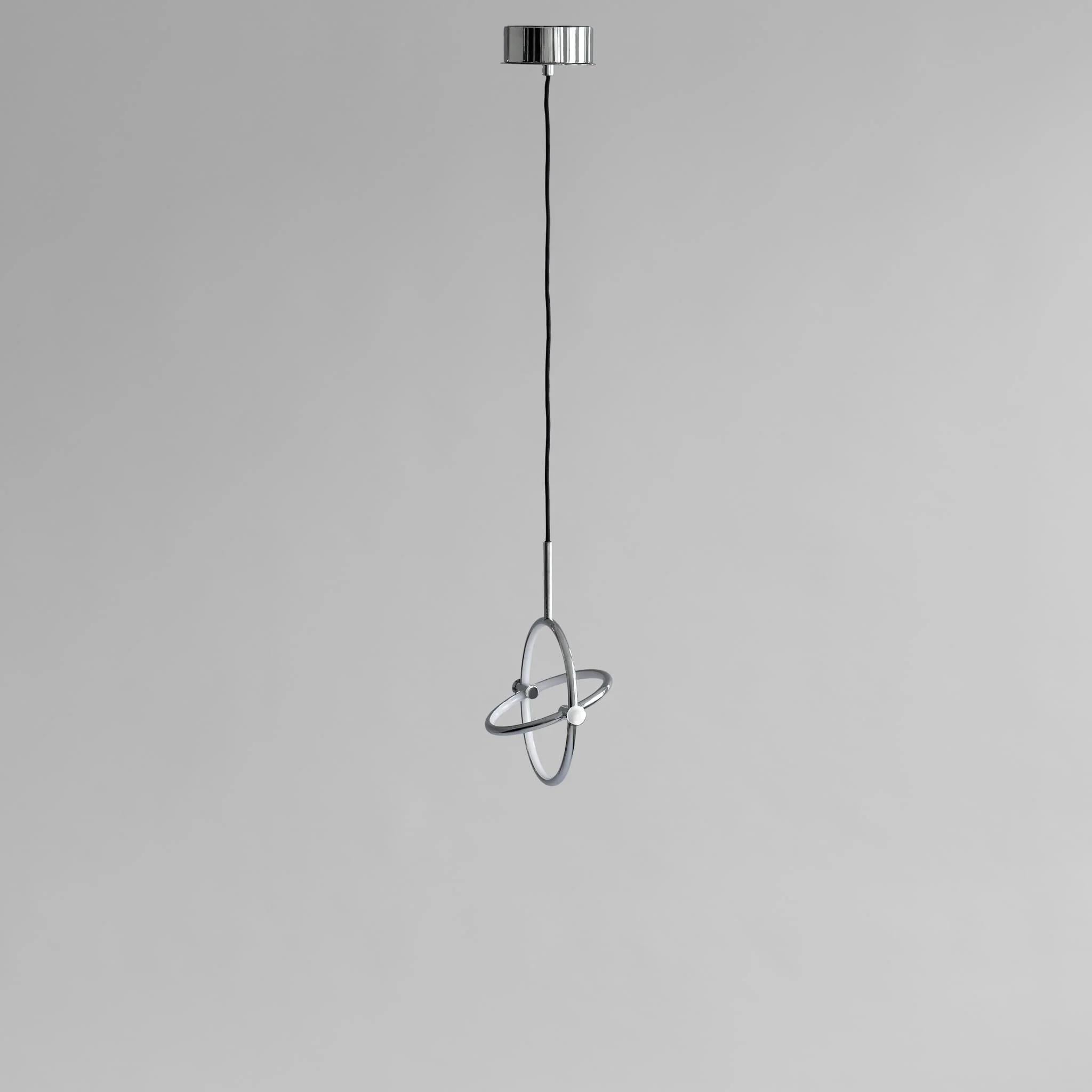 Lámpara colgante cromada, de metal cromado y acrílico. Moderno en venta