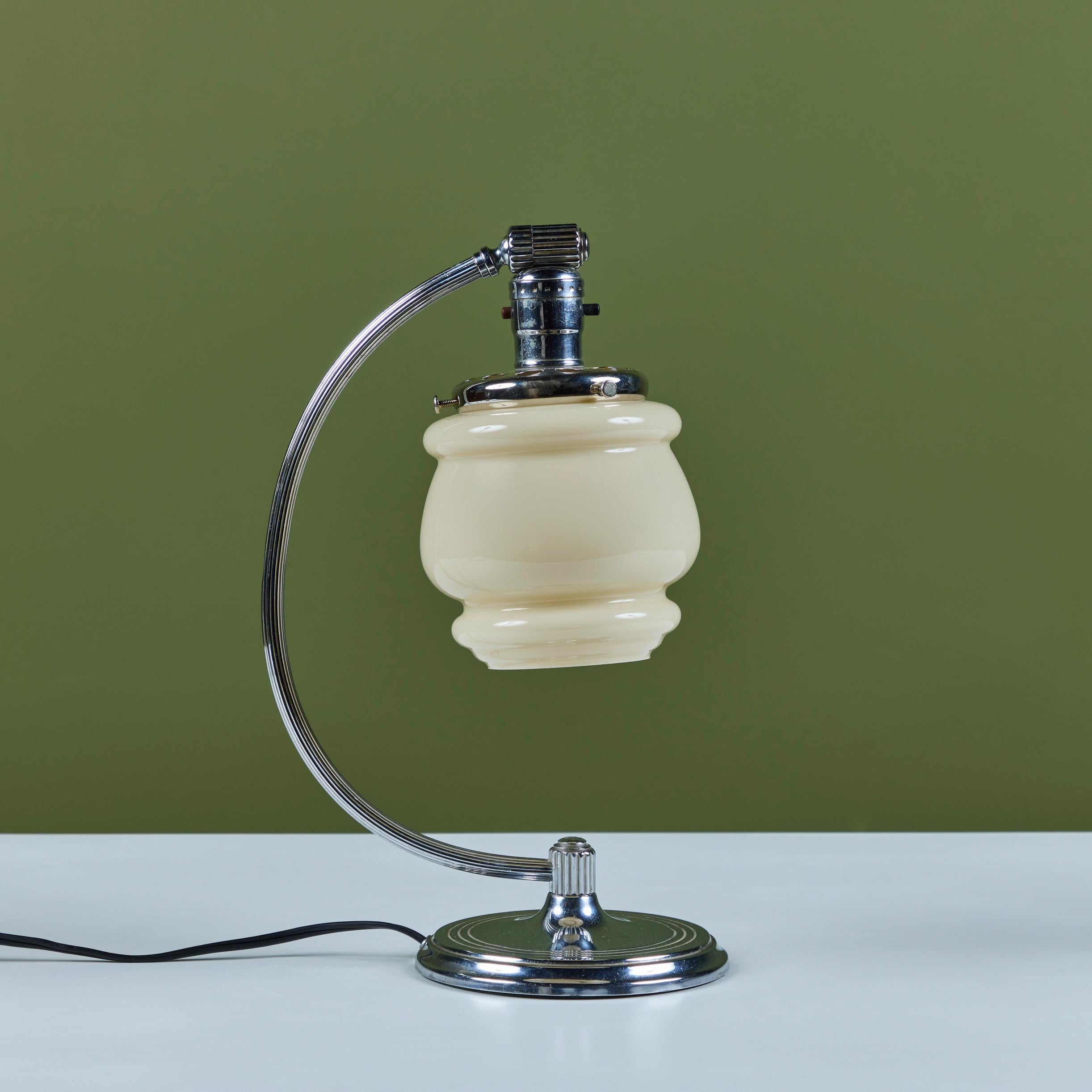 Chrome Curved Stem Tischlampe für Chase USA im Angebot 1