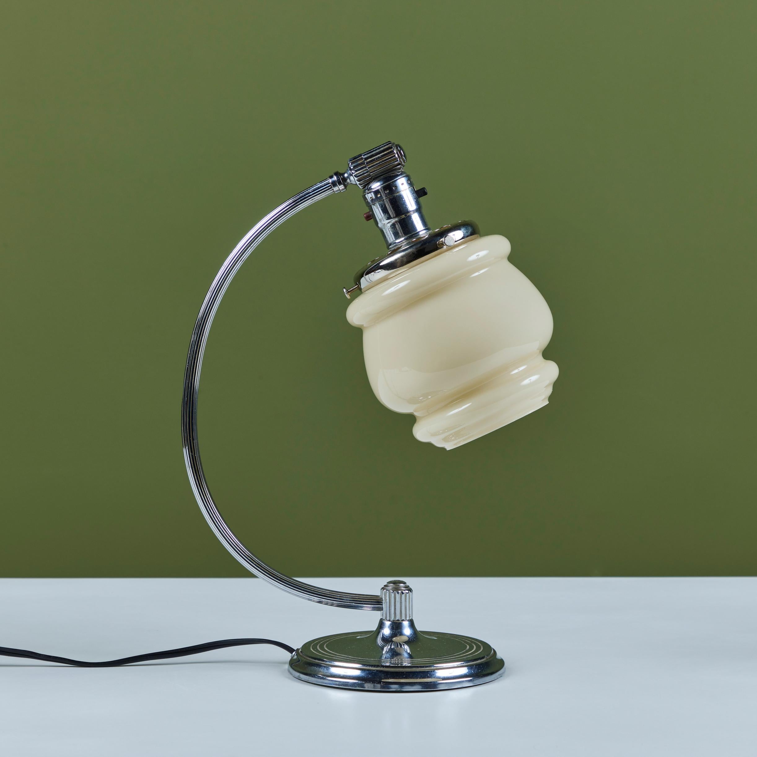 Chrome Curved Stem Tischlampe für Chase USA im Angebot 2