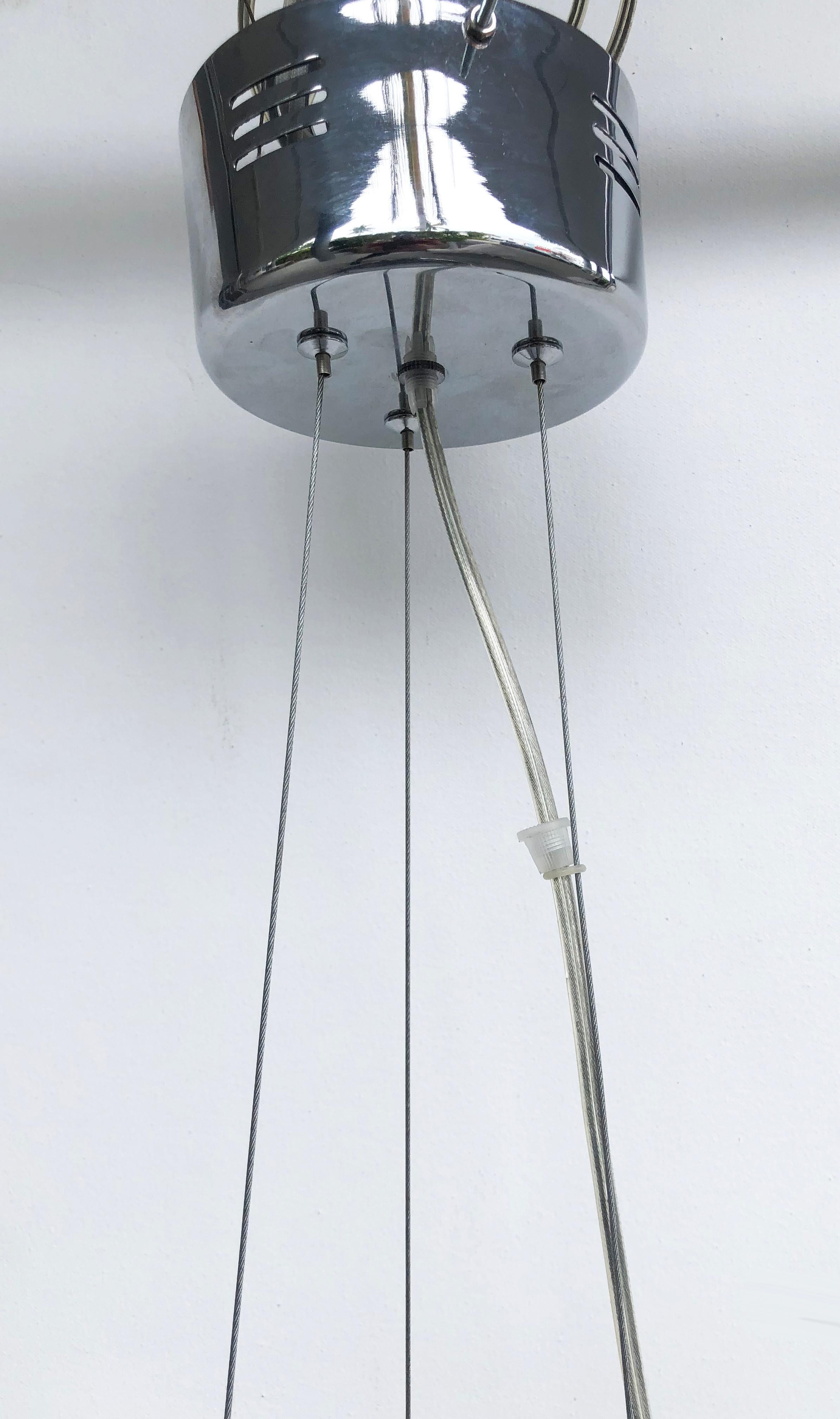 Plafonnier à suspension en cristal taillé chromé avec verrière Bon état - En vente à Miami, FL