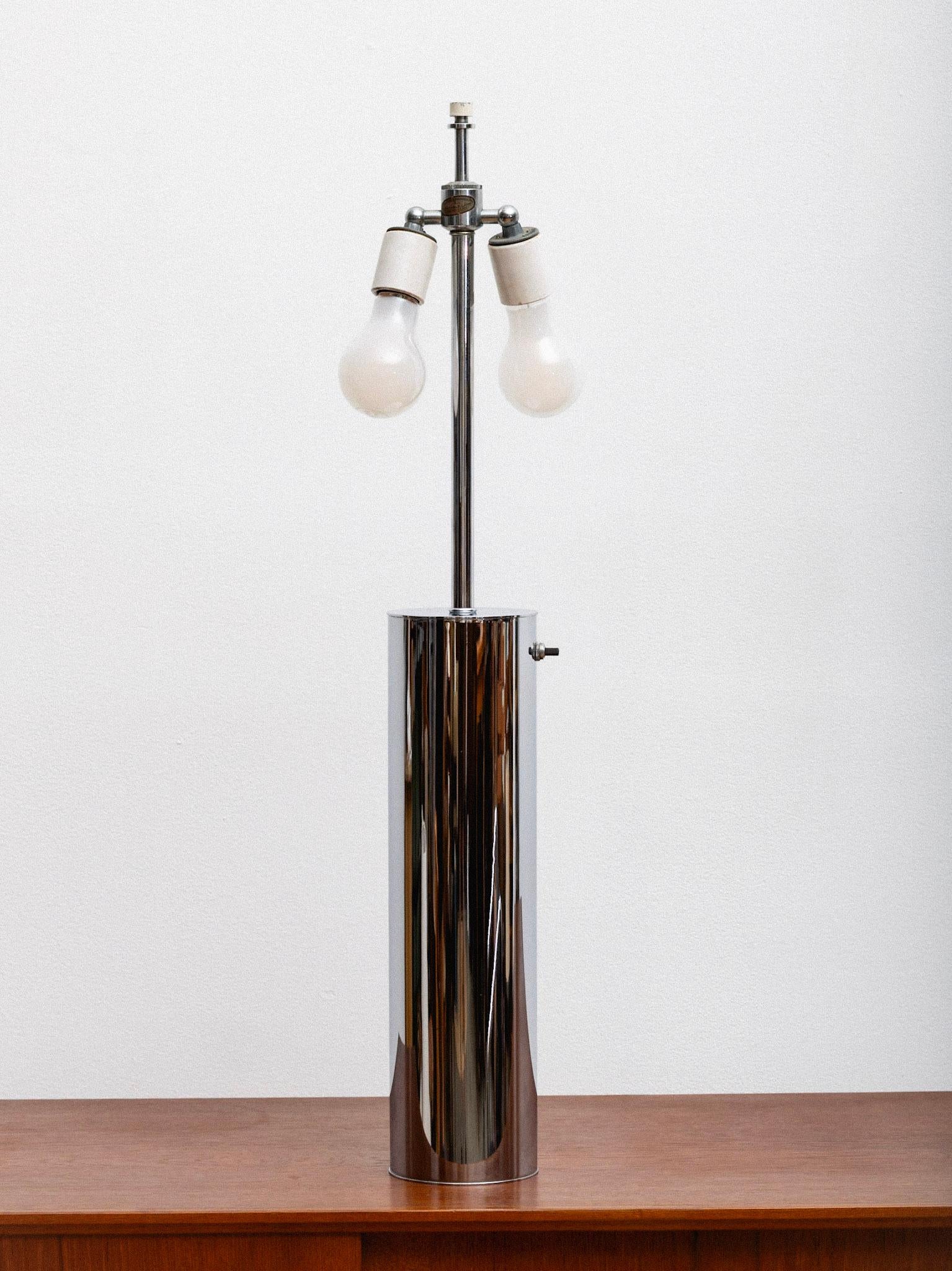 Lámpara de Sobremesa Cilindro Cromo by Von Nessen Bauhaus en venta
