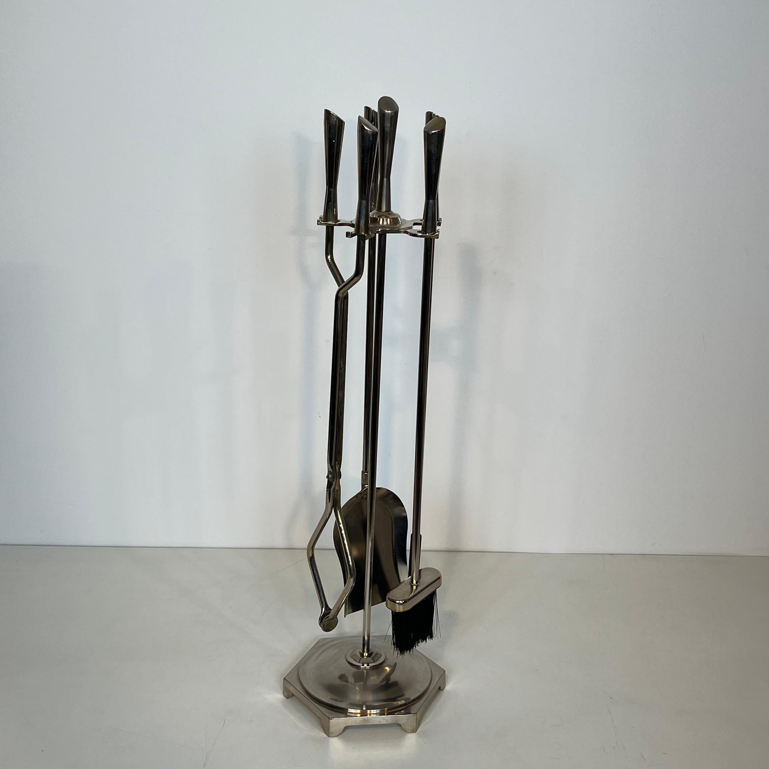 Strumenti per caminetto dal design cromato su supporto in vendita 5
