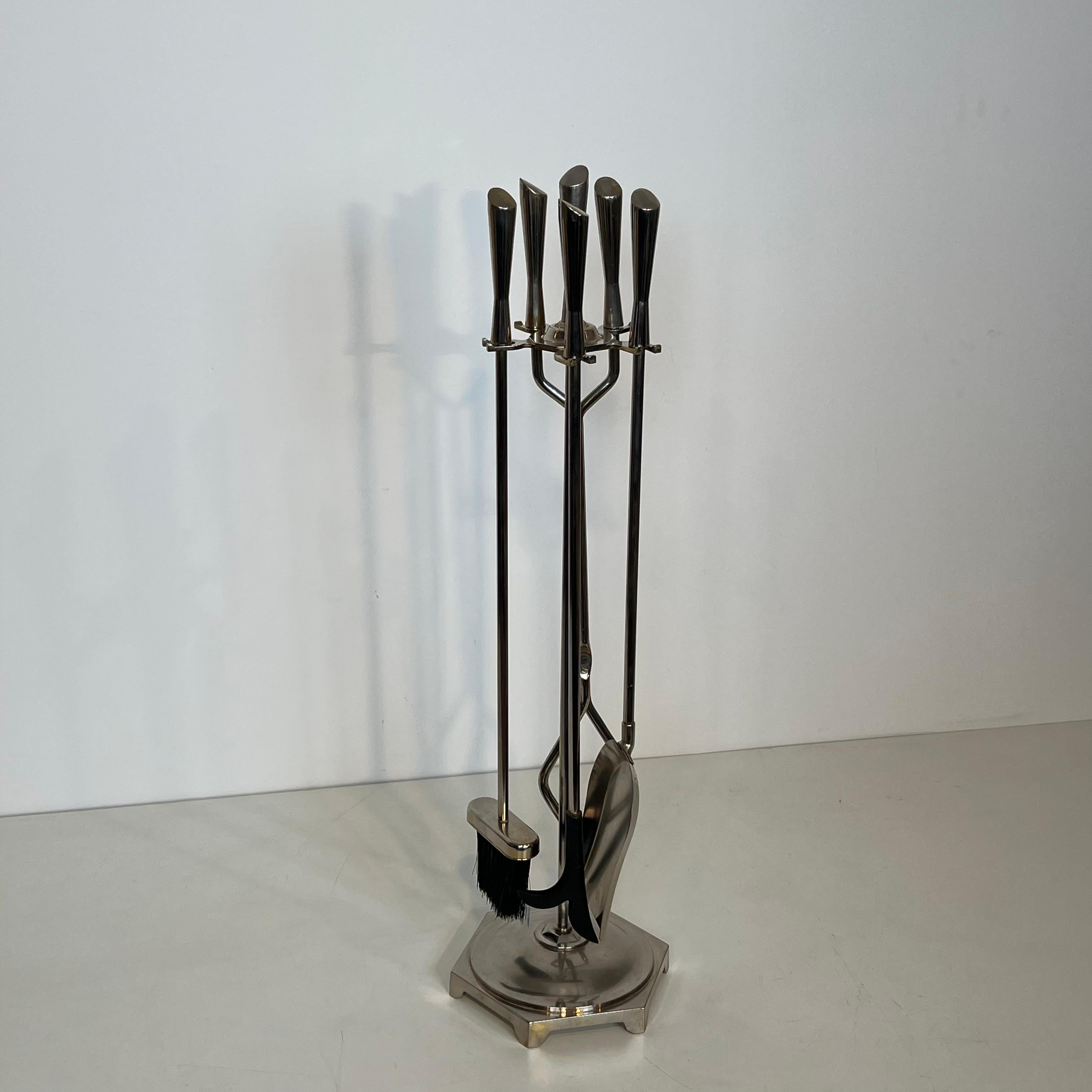 Strumenti per caminetto dal design cromato su supporto in vendita 7
