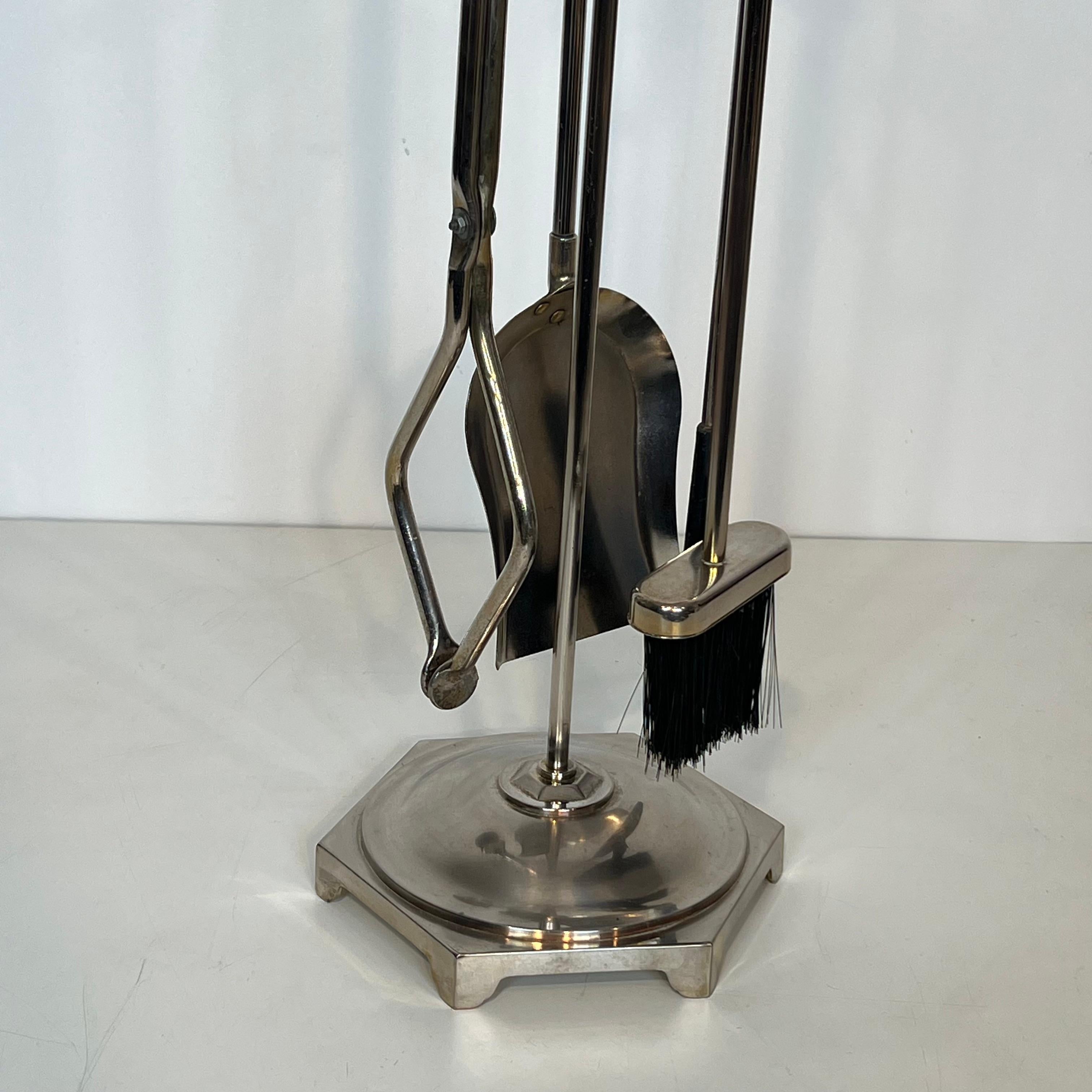 Strumenti per caminetto dal design cromato su supporto In condizioni buone in vendita a Marcq-en-Barœul, Hauts-de-France