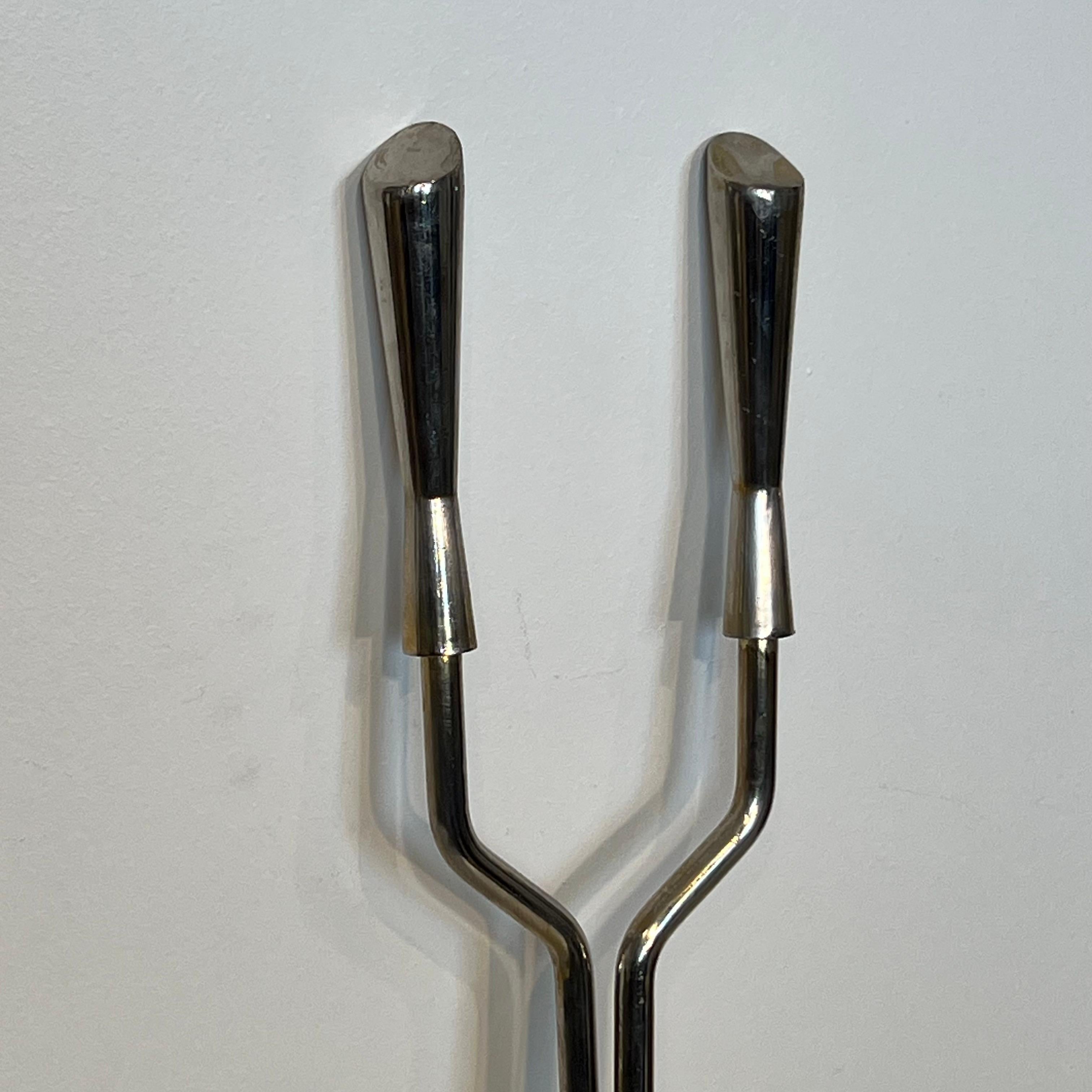 Cromo Strumenti per caminetto dal design cromato su supporto in vendita