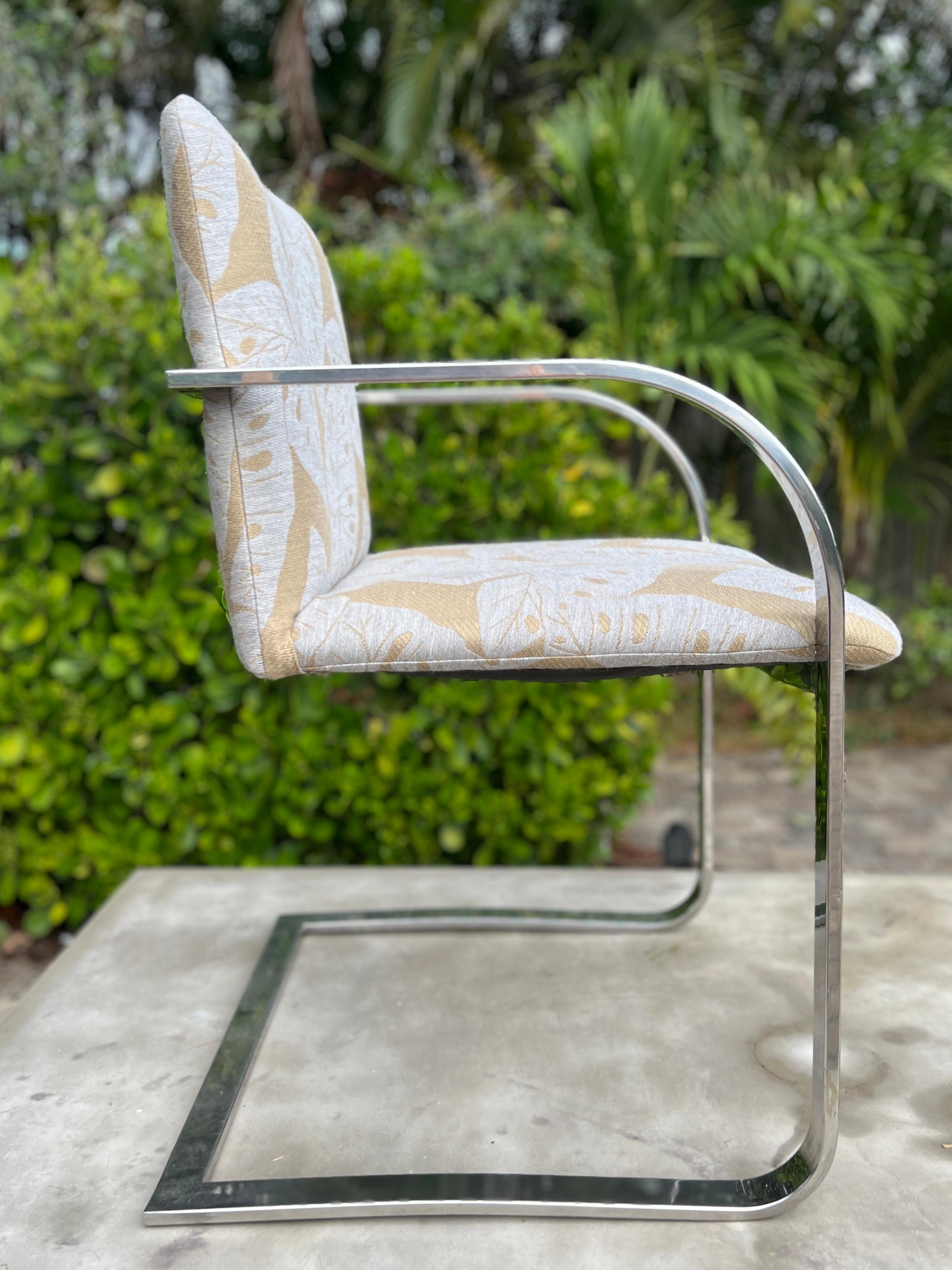 Poli Chaise de bureau chromée par Brueton en tissu tissé avec feuilles tropicales, vers 1970 en vente