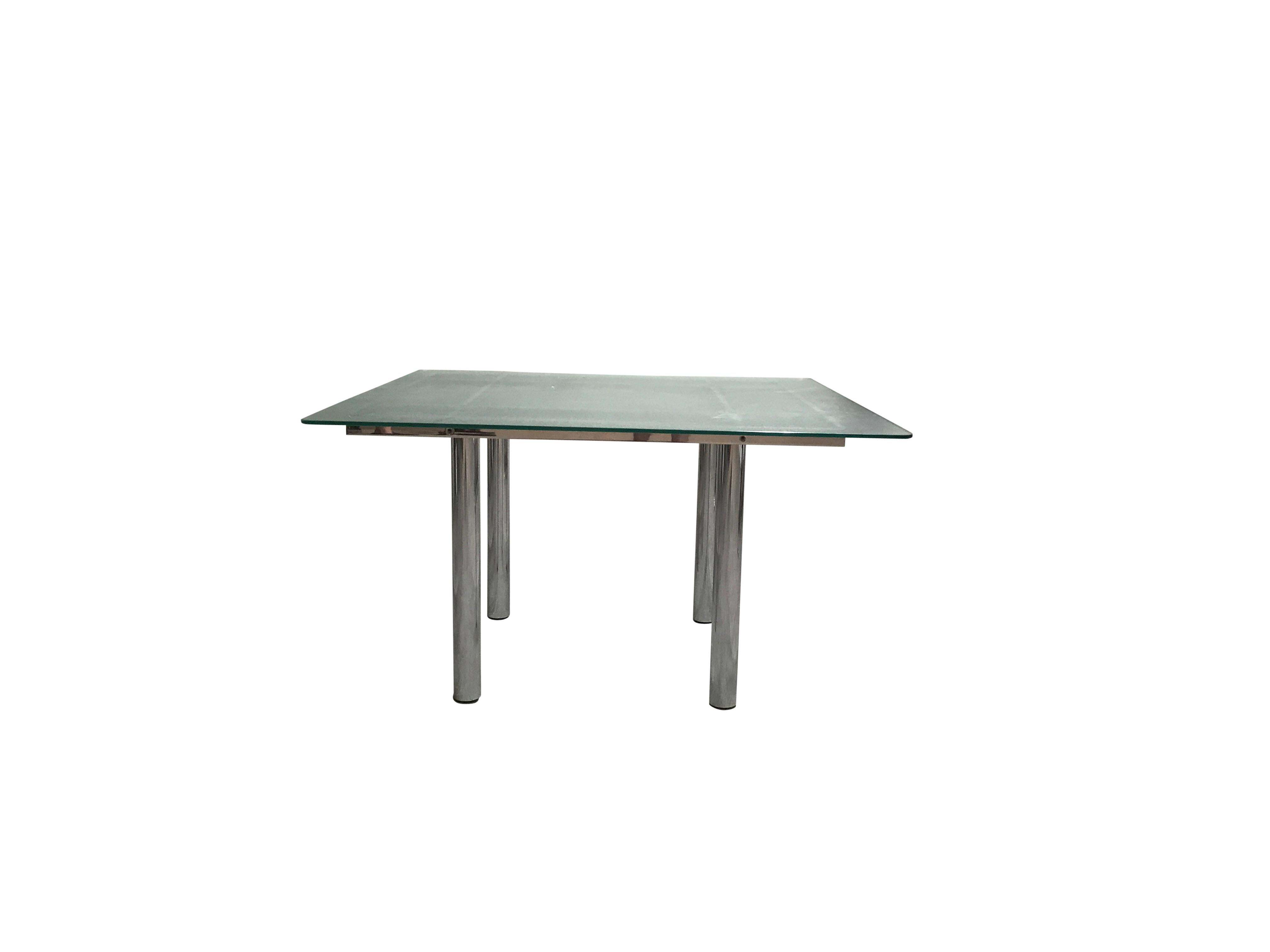 This dining table was designed by Tobia Scarpa and manufactured in Italy by Gavina in the 1960s. 

It features a chromed metal base and a frozen glass top. 

Good condition

1970s - Italy

Dimensions:

Height 75cm/29.52”
Width x depth
