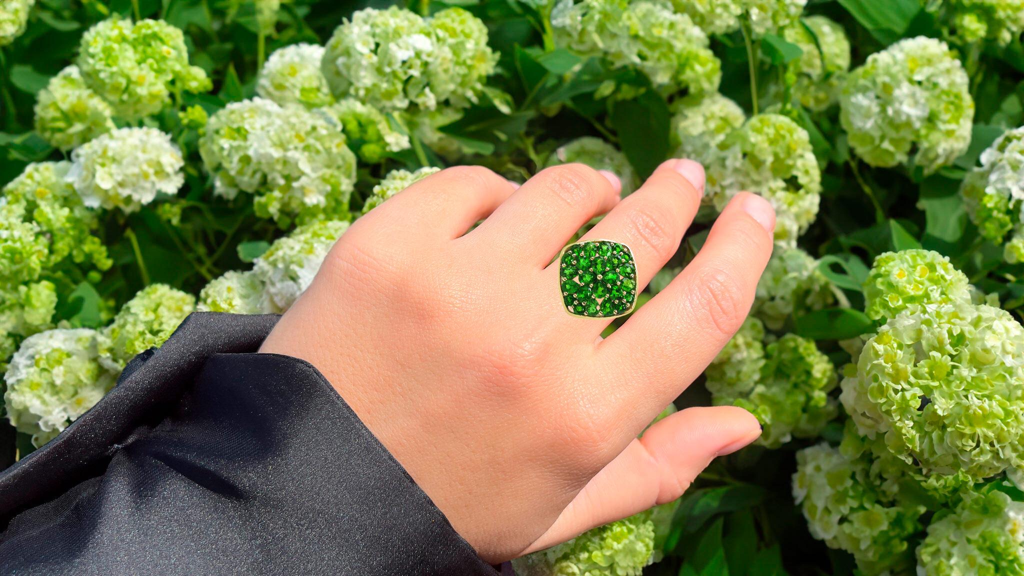Contemporary Chrome Diopside Cluster Ring 3 Carats 14K Yellow Gold Plated For Sale