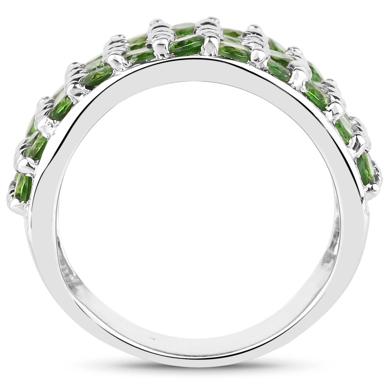 Contemporary Chrome Diopside Ring 3.06 Carats Sterling Silver For Sale