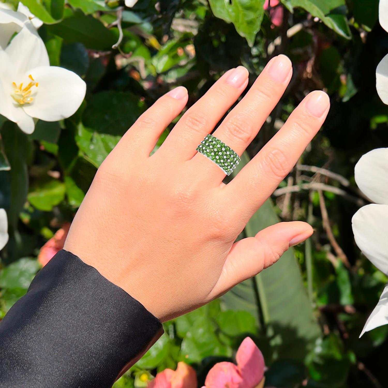 Chrome Diopside Ring 3.06 Carats Sterling Silver In Excellent Condition For Sale In Aliso Viejo, CA