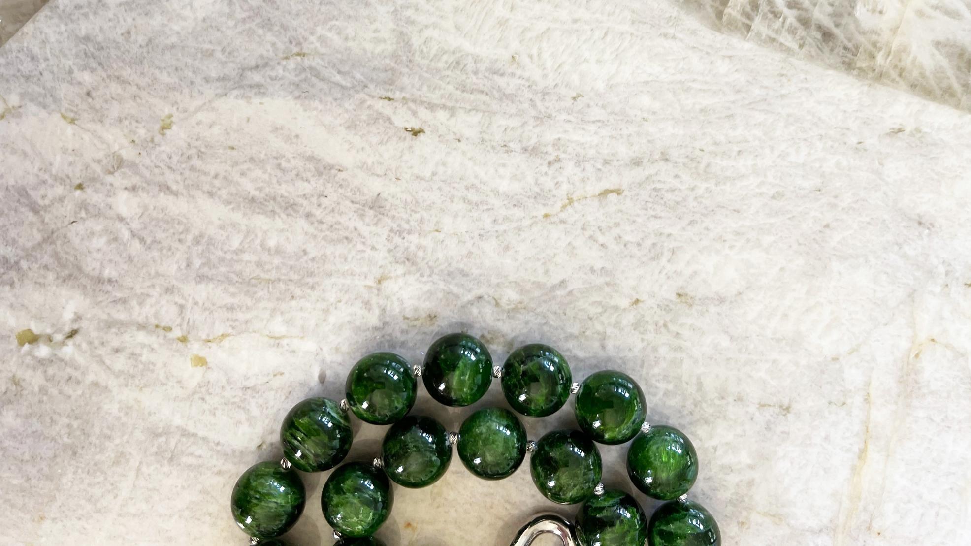 Chrome Diopside Siberian Emerald Intense Green 15mm Round Beaded Necklace In New Condition For Sale In Tucson, AZ