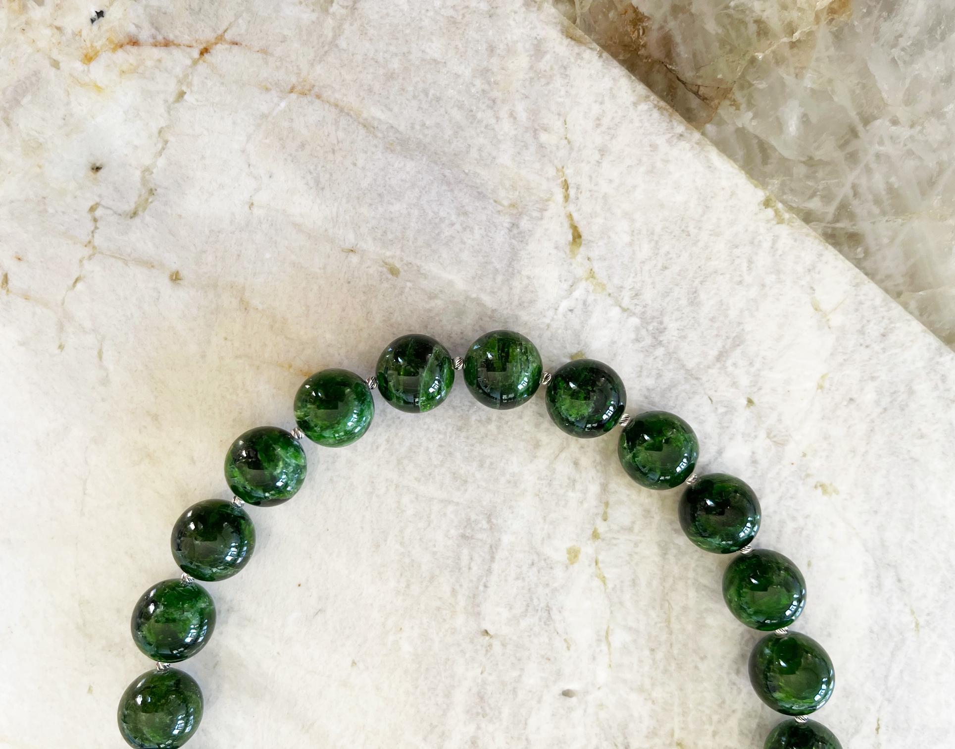 Women's Chrome Diopside Siberian Emerald Intense Green 15mm Round Beaded Necklace For Sale