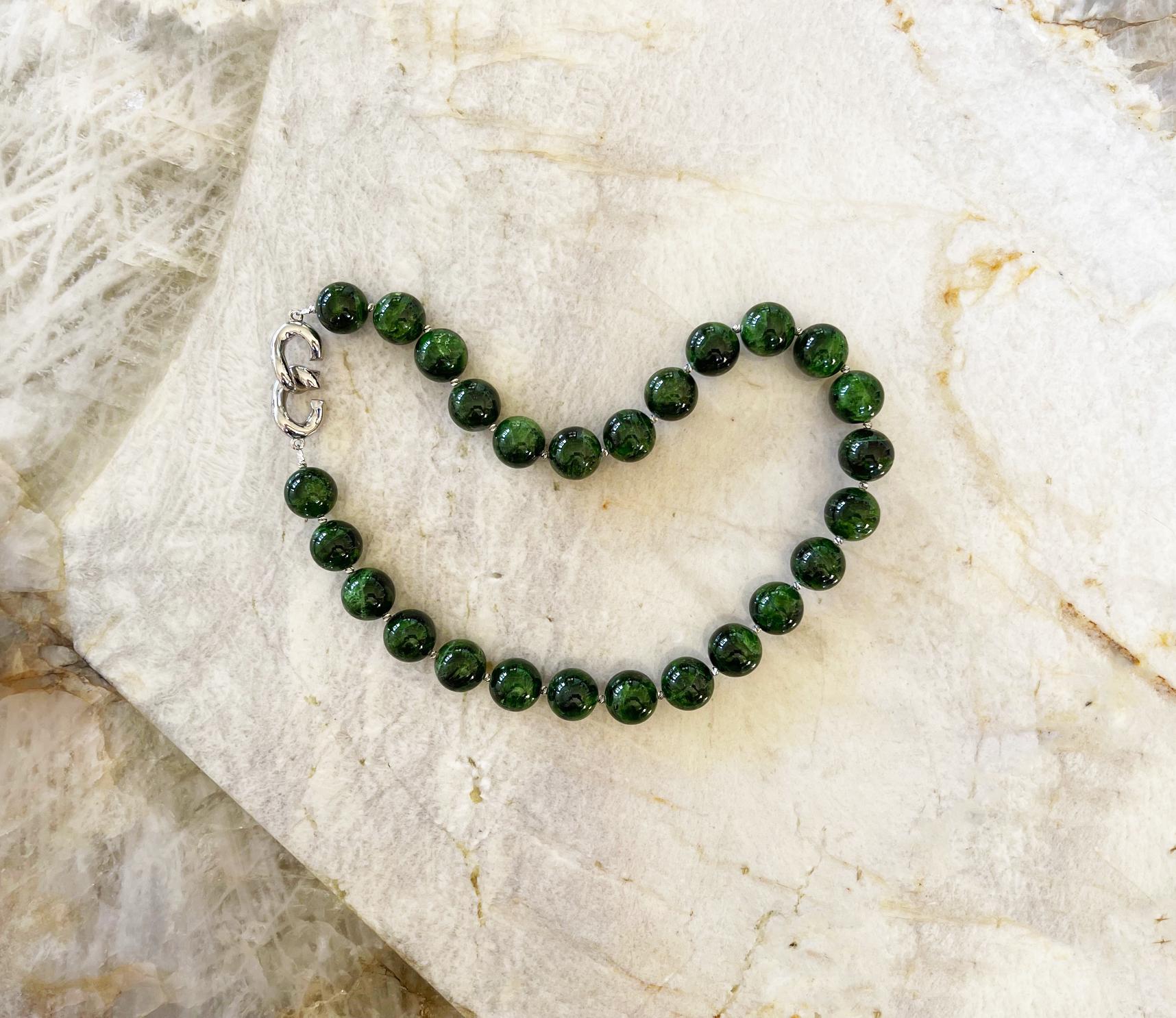 Chrome Diopside Siberian Emerald Intense Green 15mm Round Beaded Necklace For Sale 1