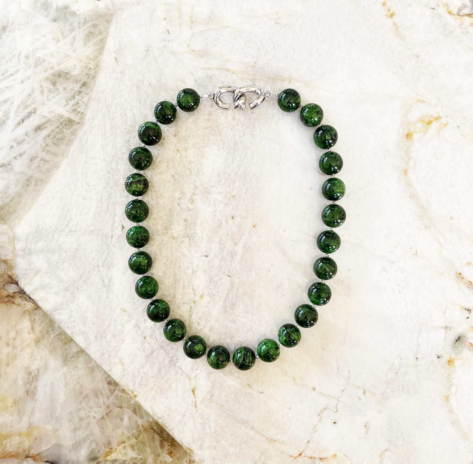 Chrome Diopside Siberian Emerald Intense Green 15mm Round Beaded Necklace For Sale 3