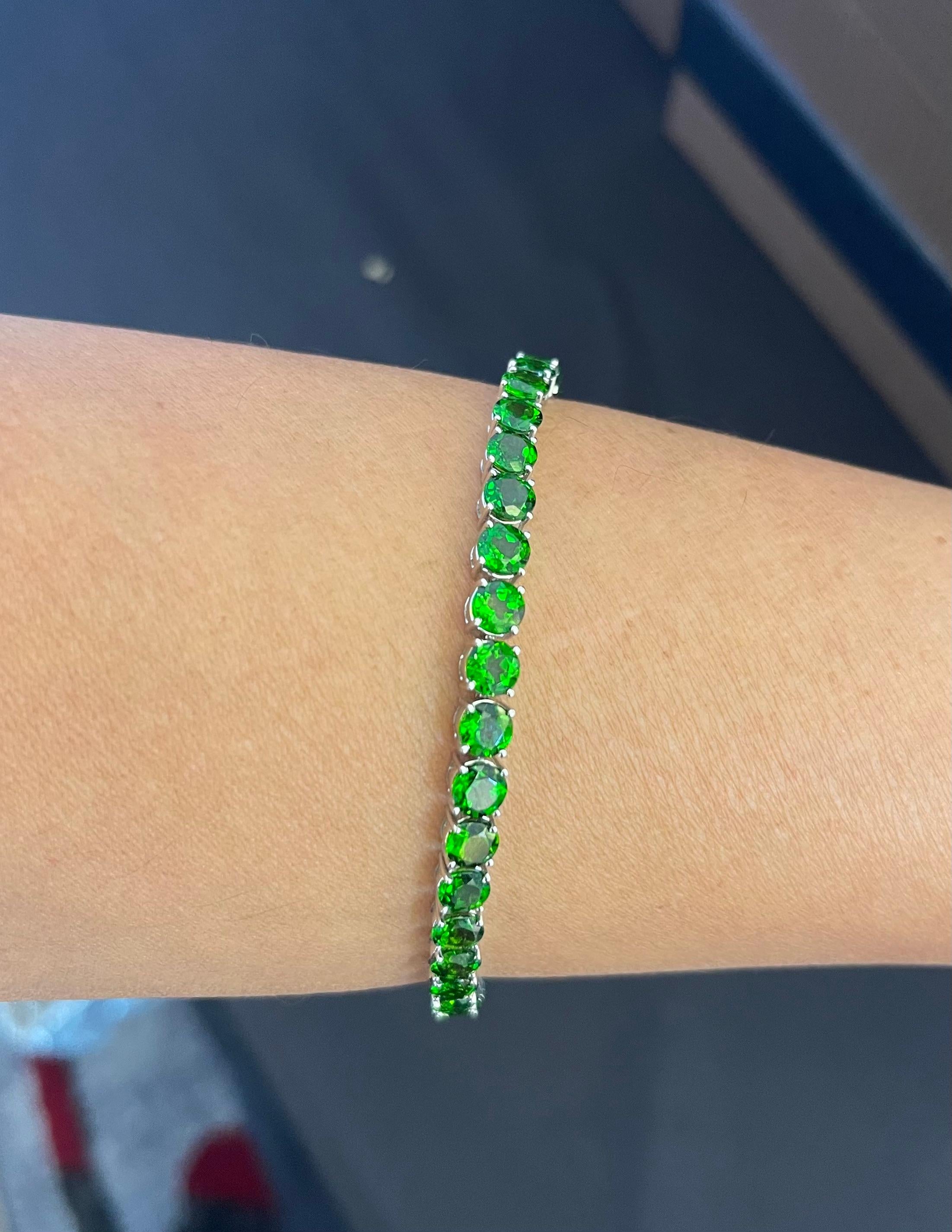 Chrome Diopside Tennis Bracelet in 10K White Gold In New Condition For Sale In New York, NY