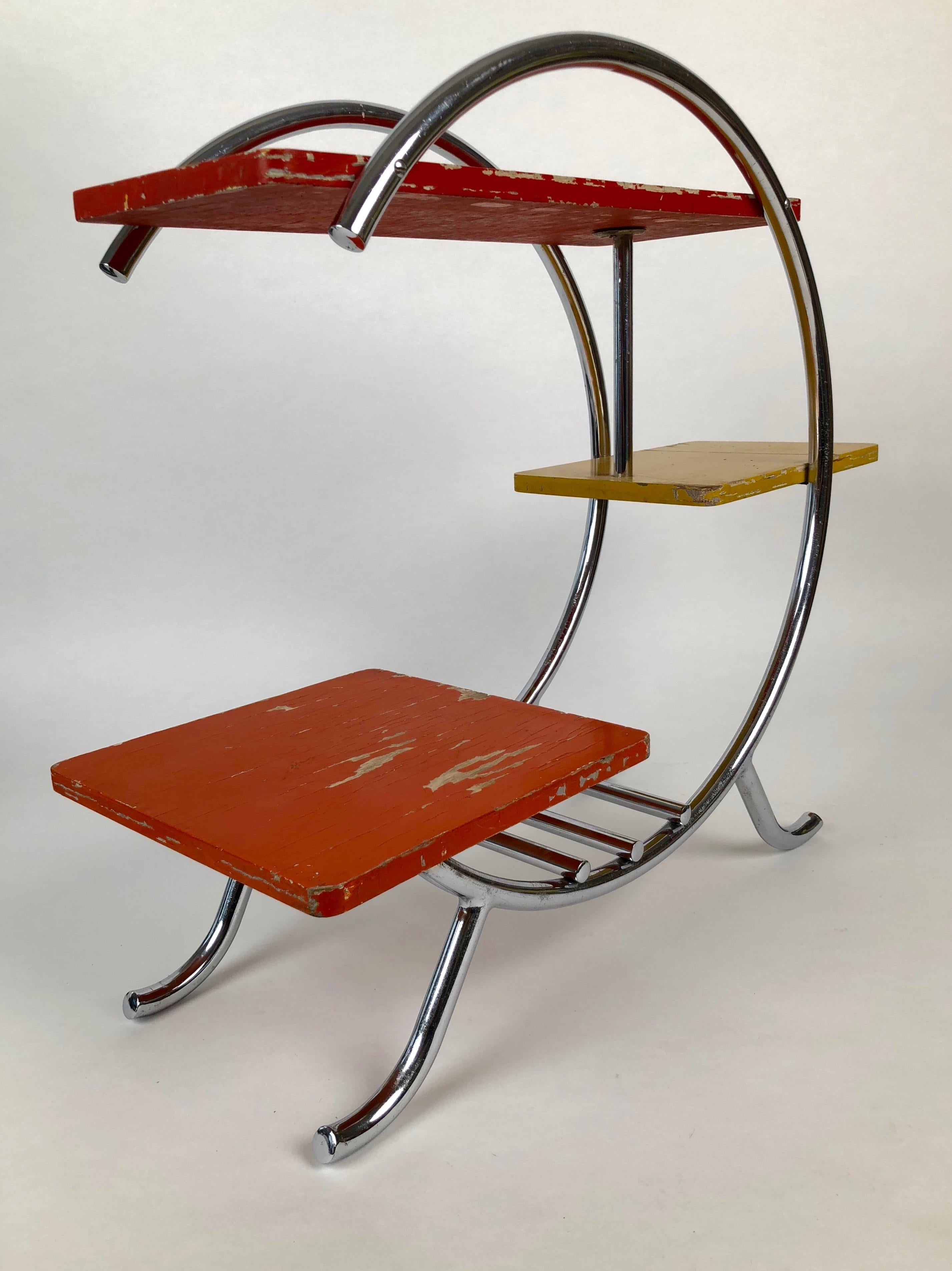 Chrome Etagere with Coral, Yellow and Red Painted Shelves in Bauhaus Style In Distressed Condition For Sale In Vienna, Austria