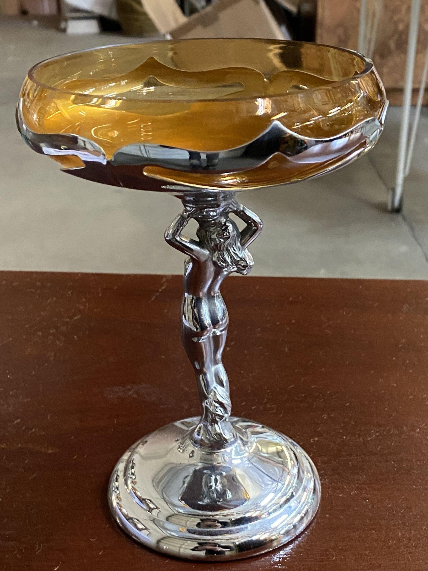Cromo Farberware Nude Women Art Deco Compote con tazza in vetro ambrato in vendita 3