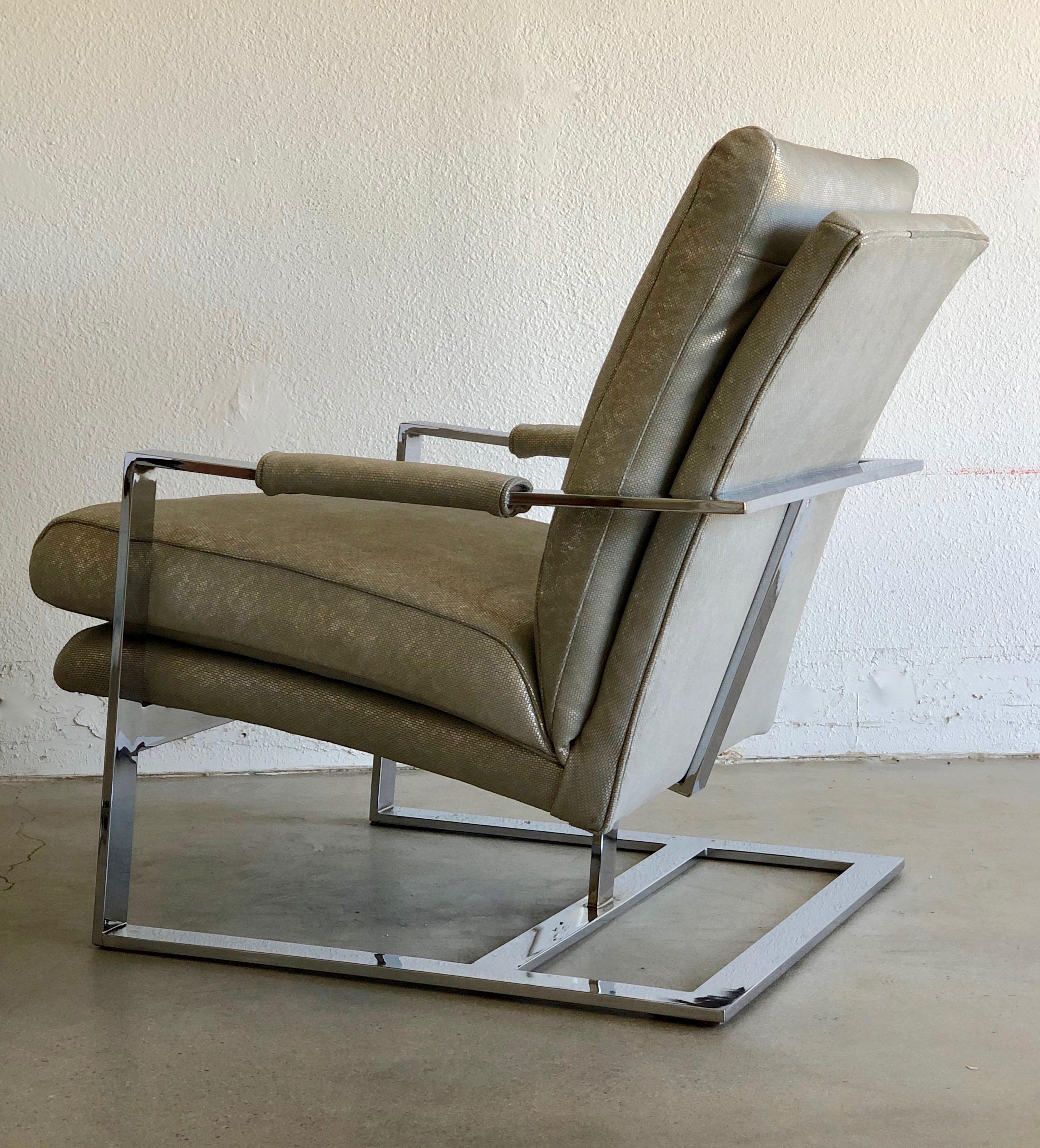 Chrome Flat Bar 1970s Lounge Chair and Ottoman in Silver Grey Metallic Leather For Sale 9