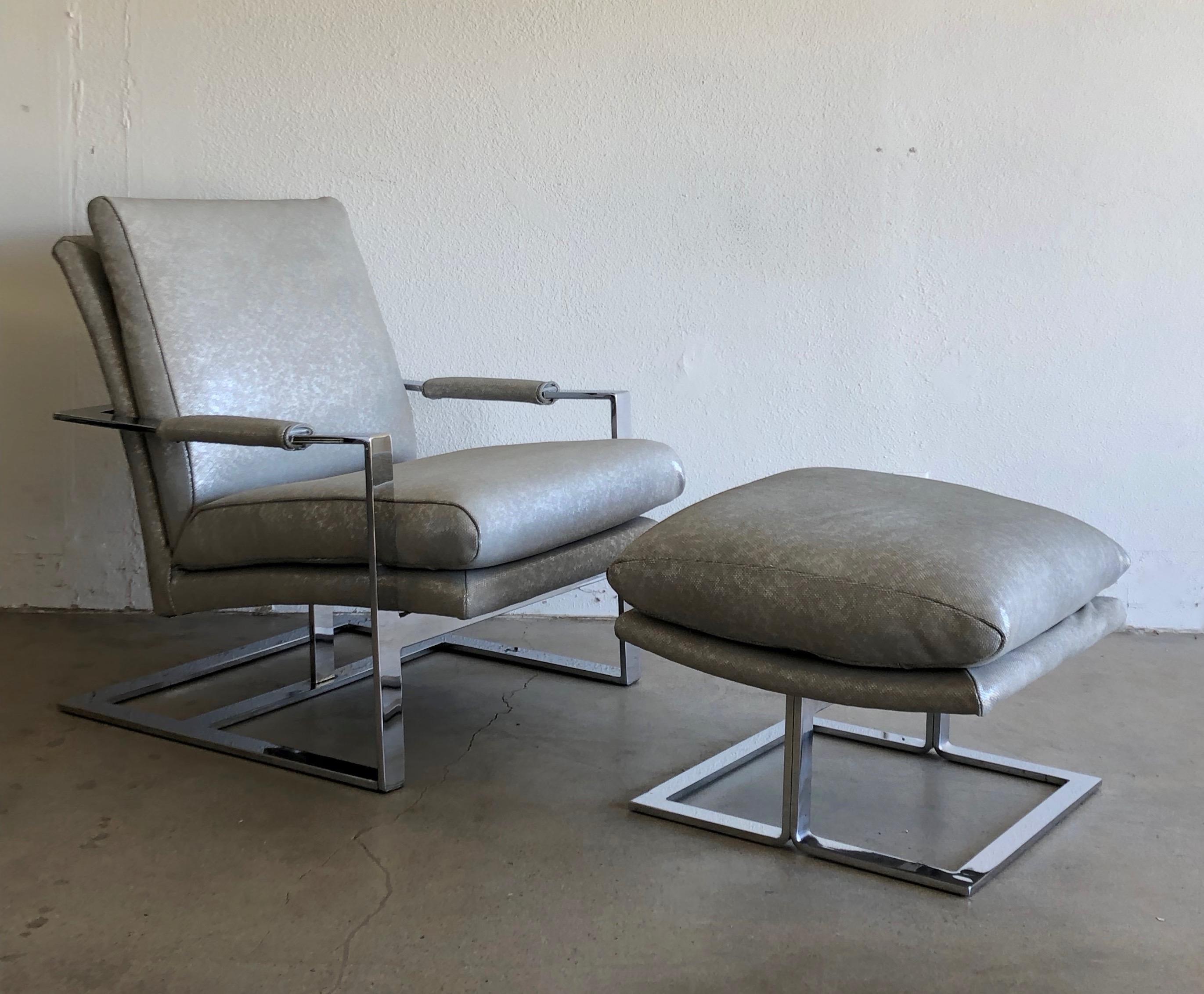 Mid-Century Modern Chrome Flat Bar 1970s Lounge Chair and Ottoman in Silver Grey Metallic Leather For Sale