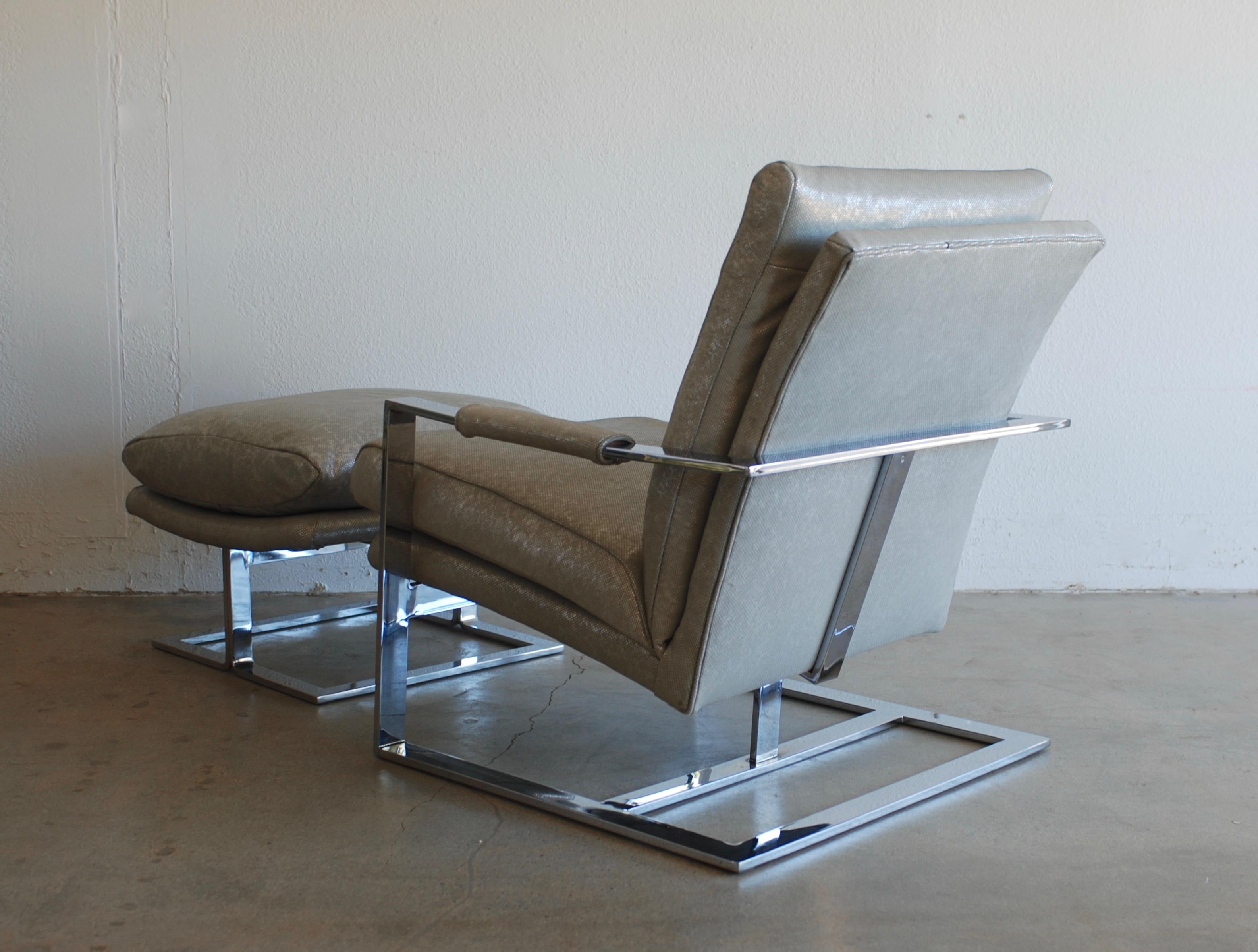Chrome Flat Bar 1970s Lounge Chair and Ottoman in Silver Grey Metallic Leather In Good Condition For Sale In Palm Springs, CA