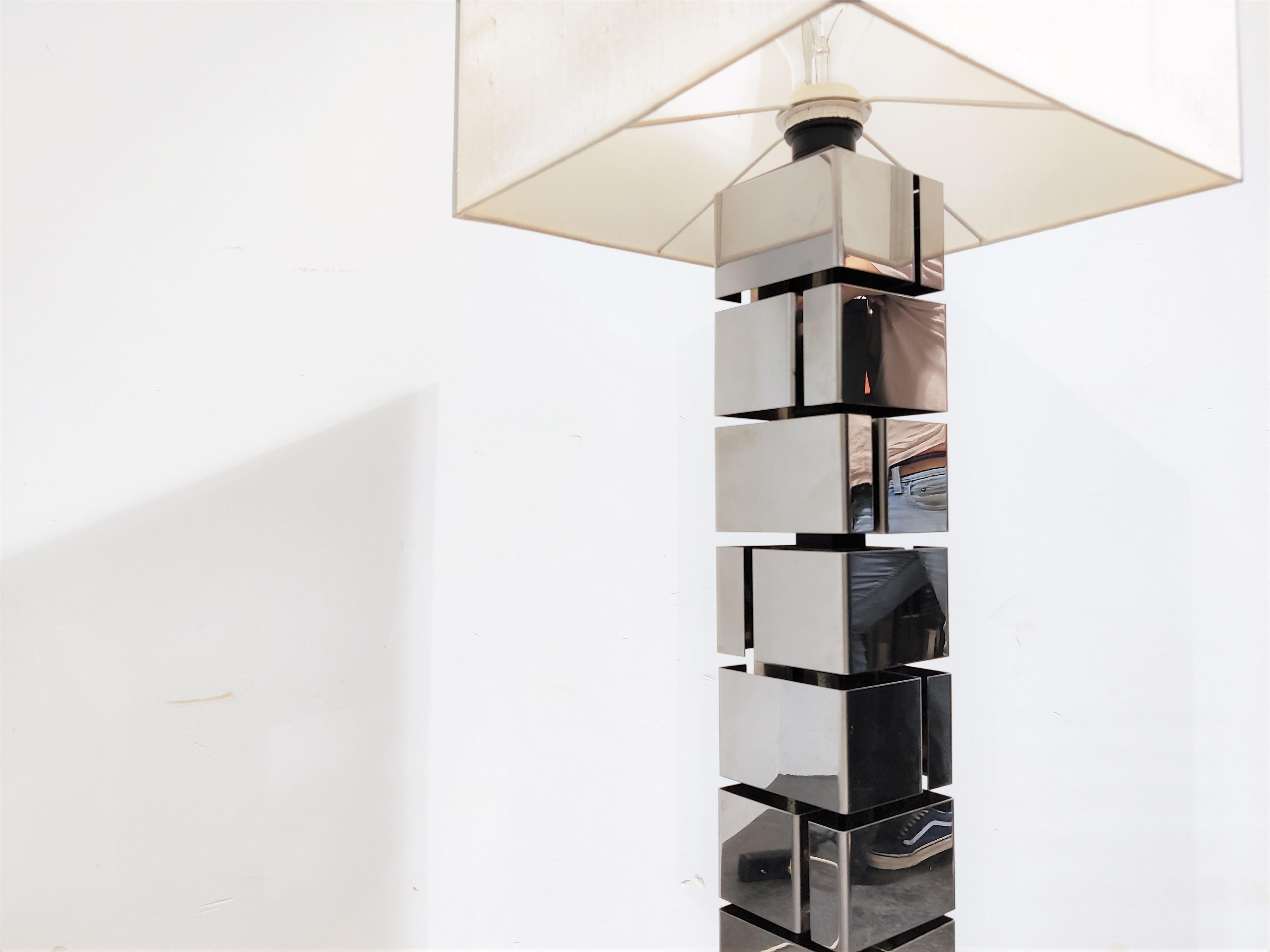 Chromed architectural floor lamp by Curtis Jere.

Sometimes confused with Max Sauze who has very similar design.

Chromed aluminum plates assembled in a nice architectural way. 

The lamp makes us think of large skyscrapers.

Comes with the