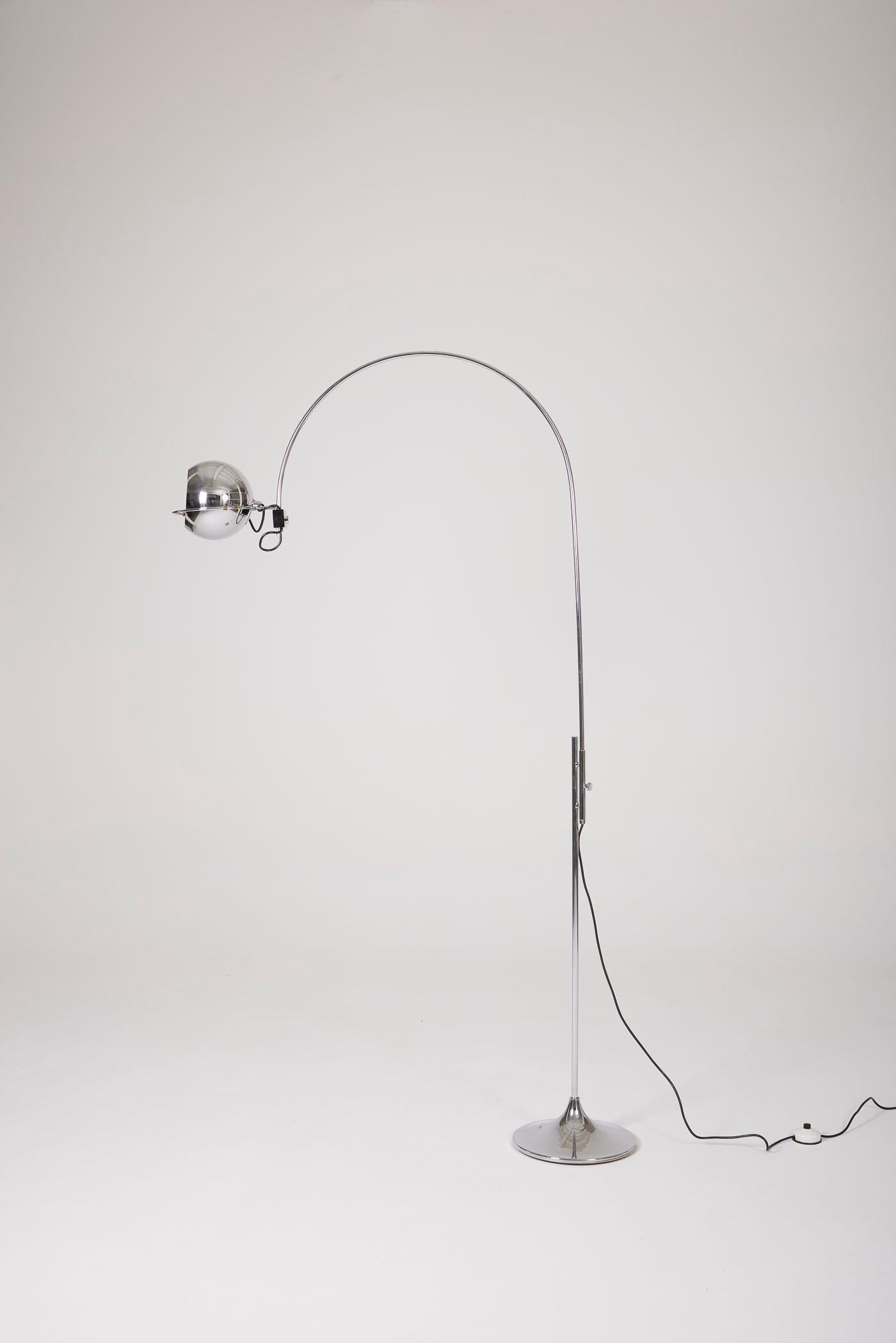 Floor lamp 'eye ball' attributed to the Italian designer Goffredo Reggiani, 1970s. Arc-shaped chromed metal base with an adjustable reflector. In perfect original condition.
DV487