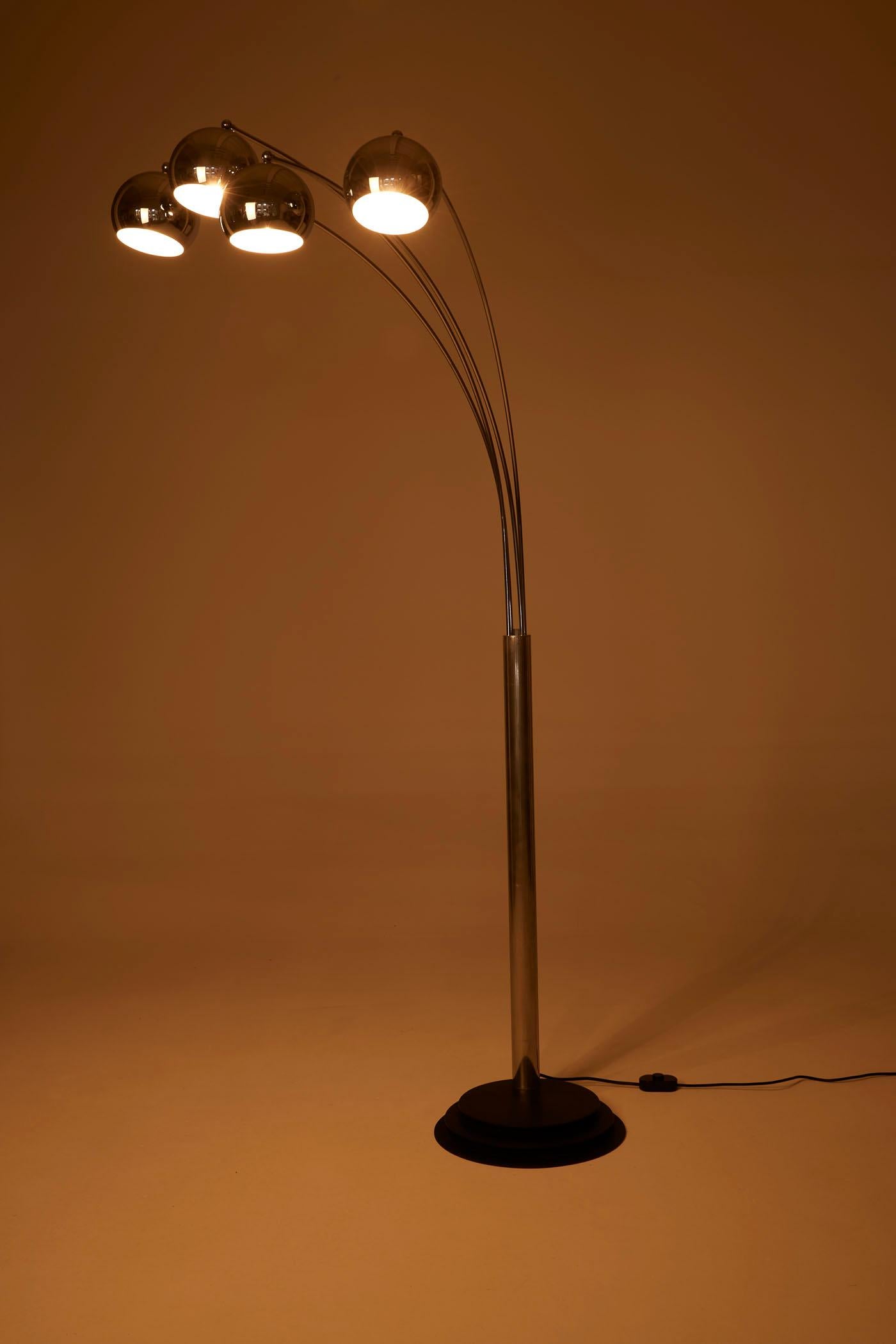  Chrome floor lamp by Goffredo Reggiani In Good Condition In PARIS, FR