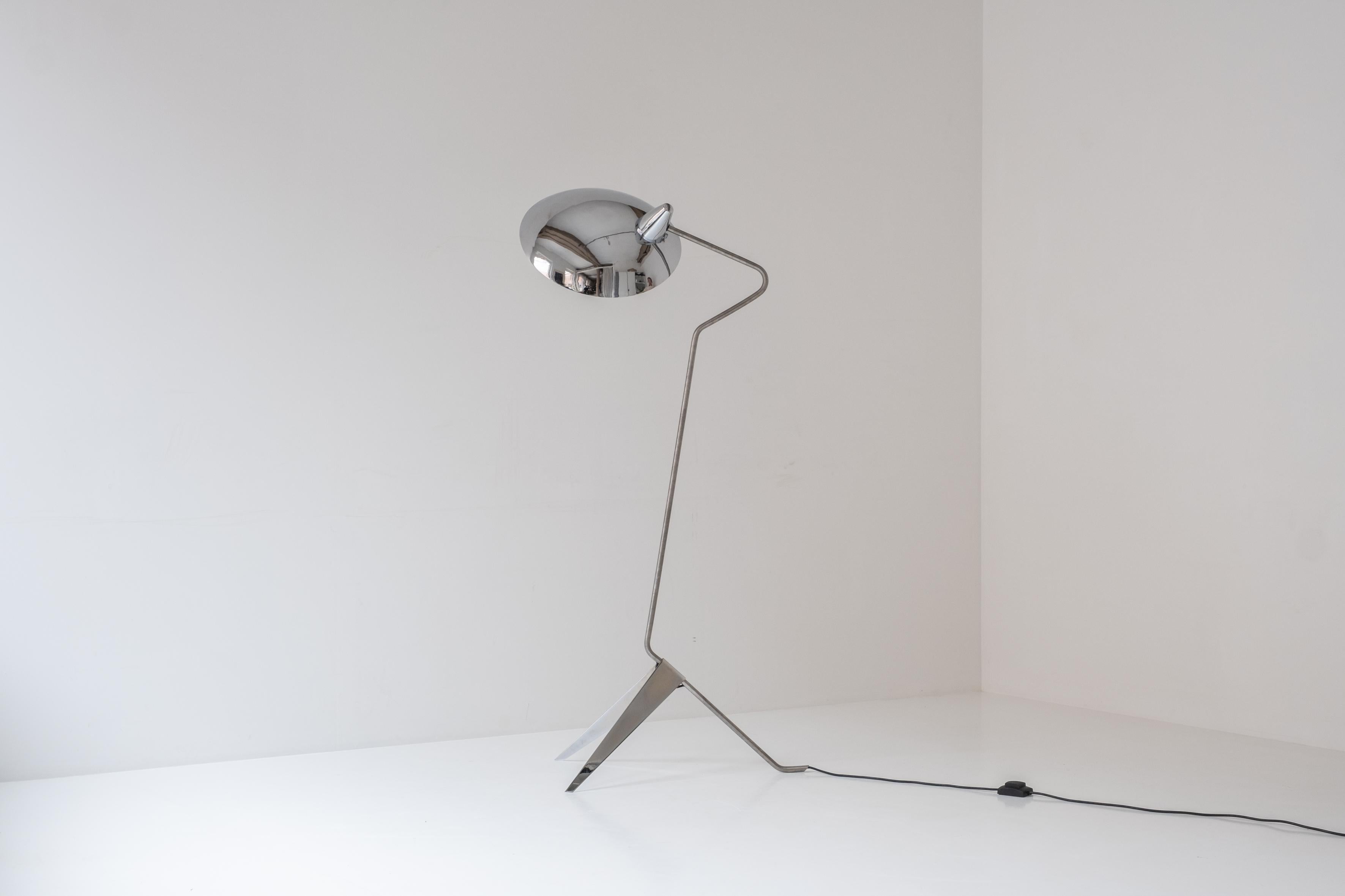 Mid-Century Modern Chrome floor lamp from the 1970s.  For Sale