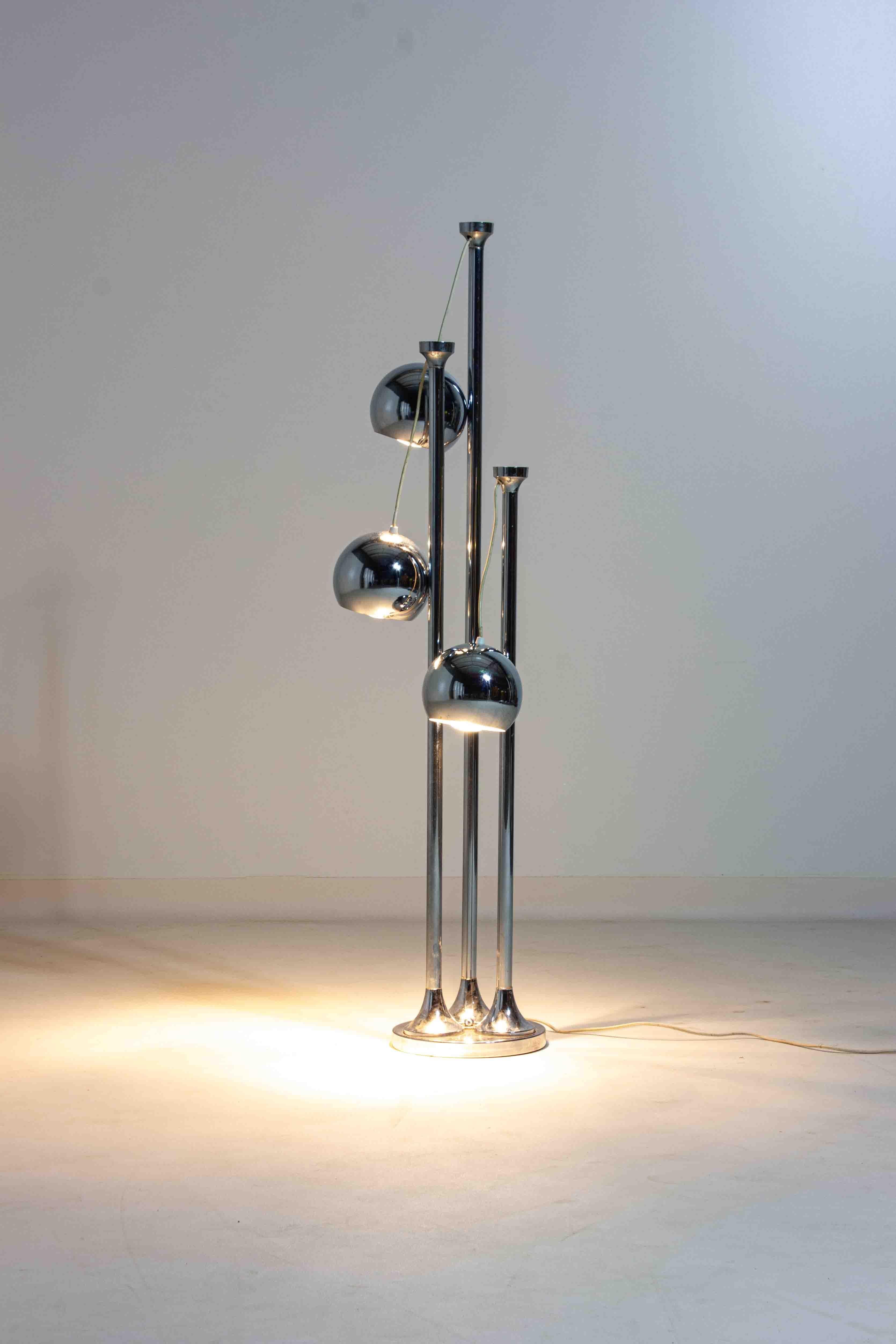 Striking floor lamp in the style of Regianni, Italy, made in the 1970s. The design features three tall chrome stems with magnetic ball-shaped lights that can be repositioned freely to direct light in any direction. A playful yet functional piece