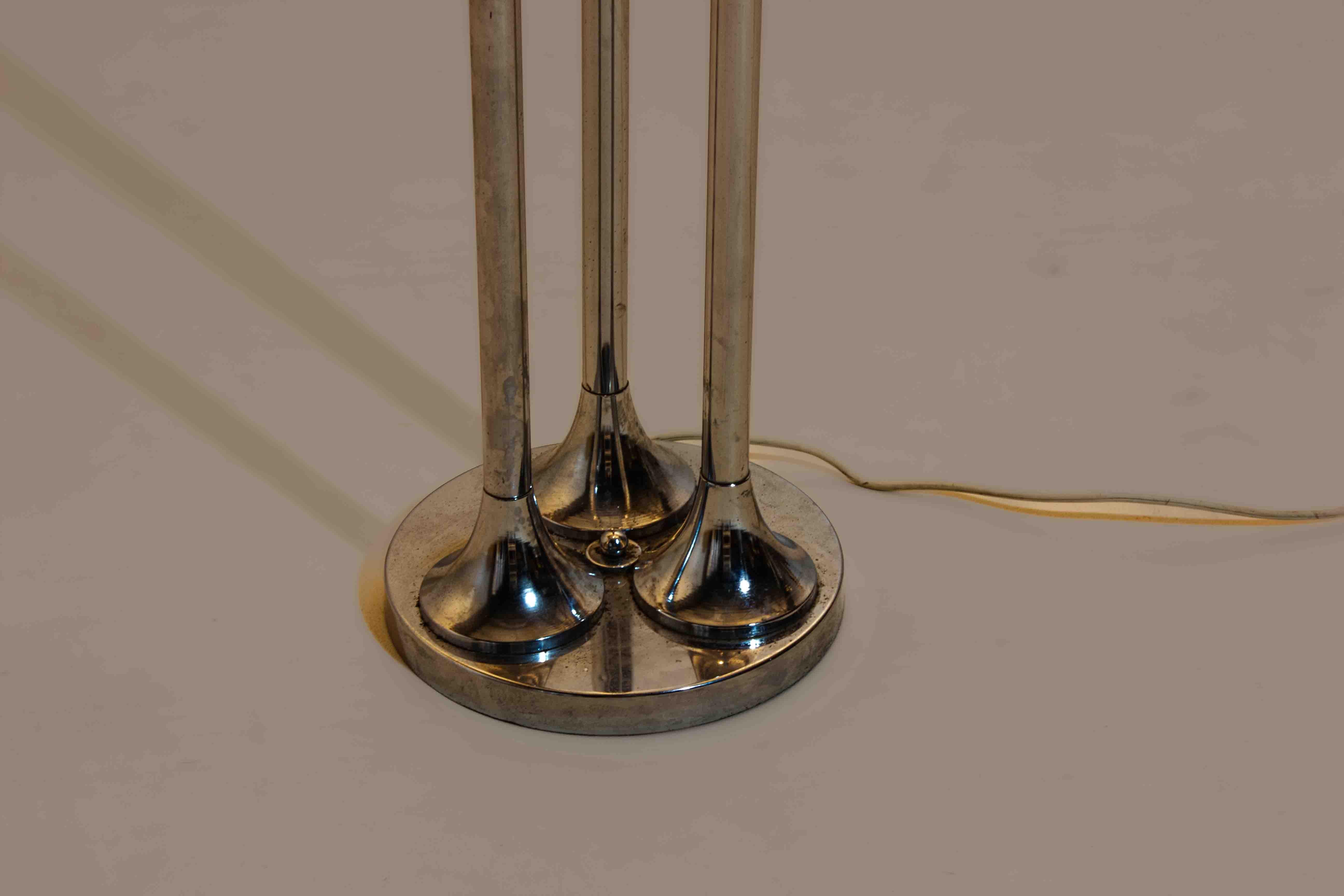 Chrome floor lamp with adjustable metal ball-shaped lights, Italy 1970s For Sale 2