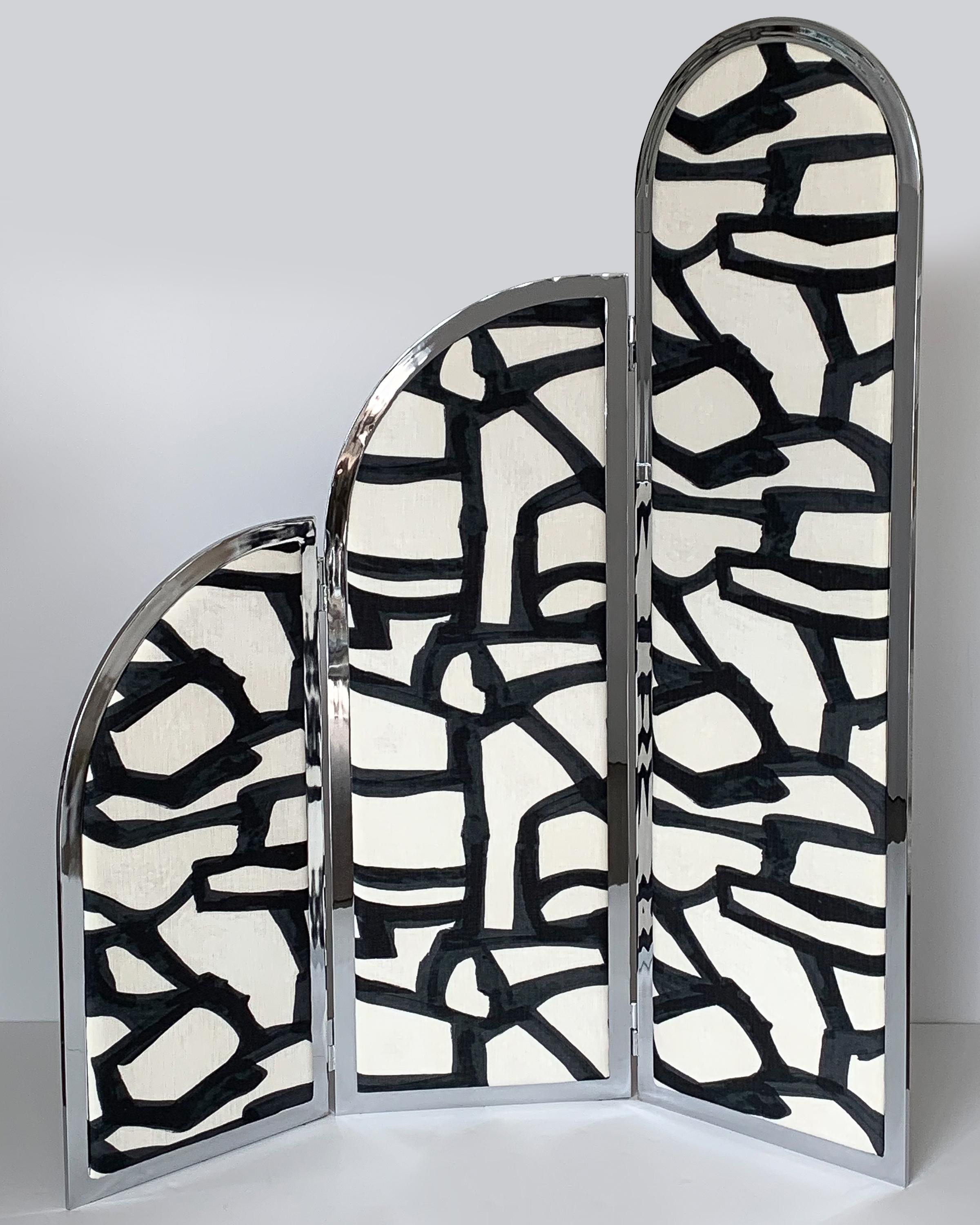 A 1970s chrome three-panel folding screen / room divider newly upholstered in a black and white abstract fabric by Porter Teleo. Unknown designer / attributed to Milo Baughman. Arched and stepped design in a Modernist Art Deco style. 1.5