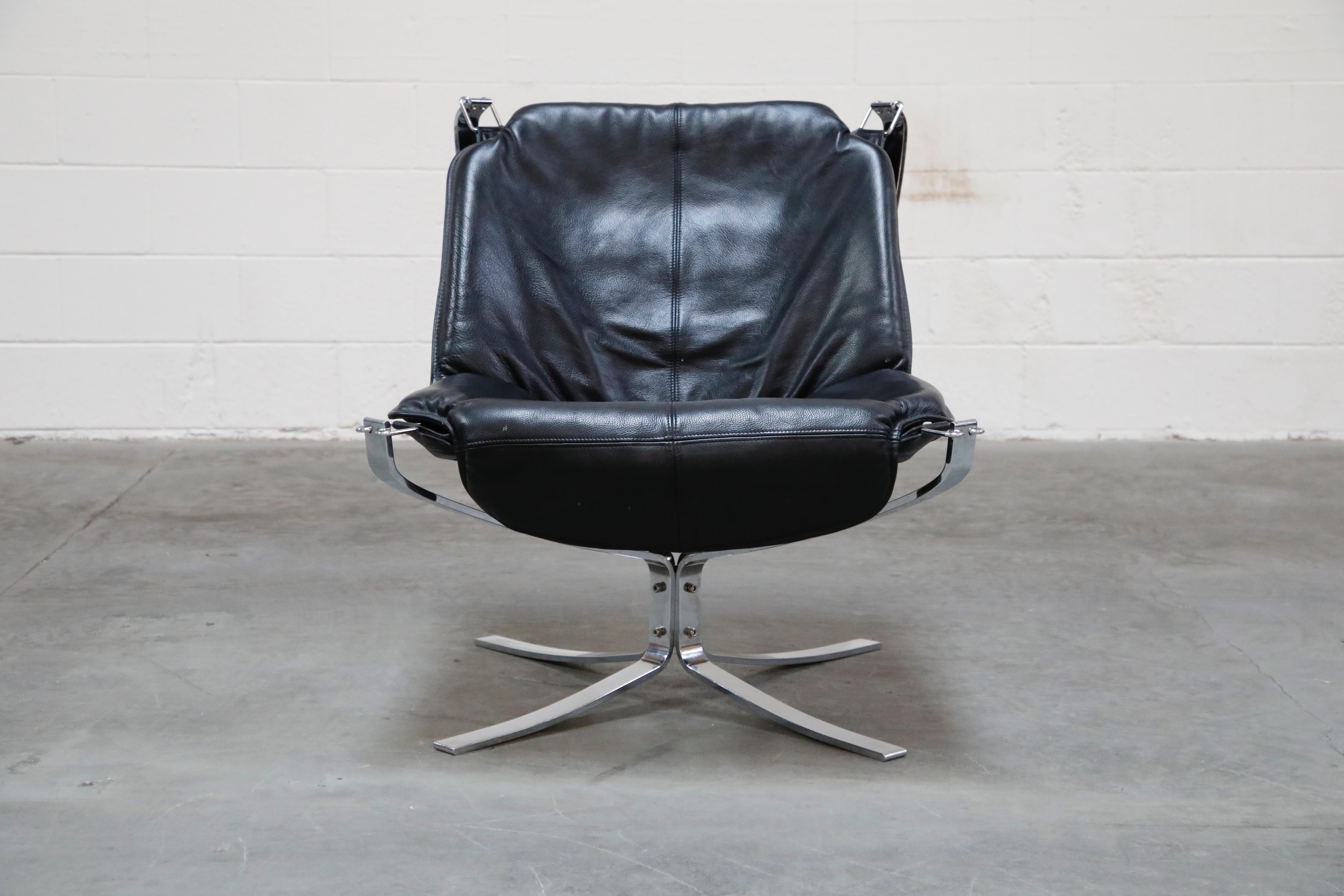 Classy yet casual, this falcon lounge chair designed by Sigurd Ressell is in excellent condition. This iconic example of Norwegian design features a chrome flat bar X-base frame with black leather seats supported by a suspended sling, similar to a