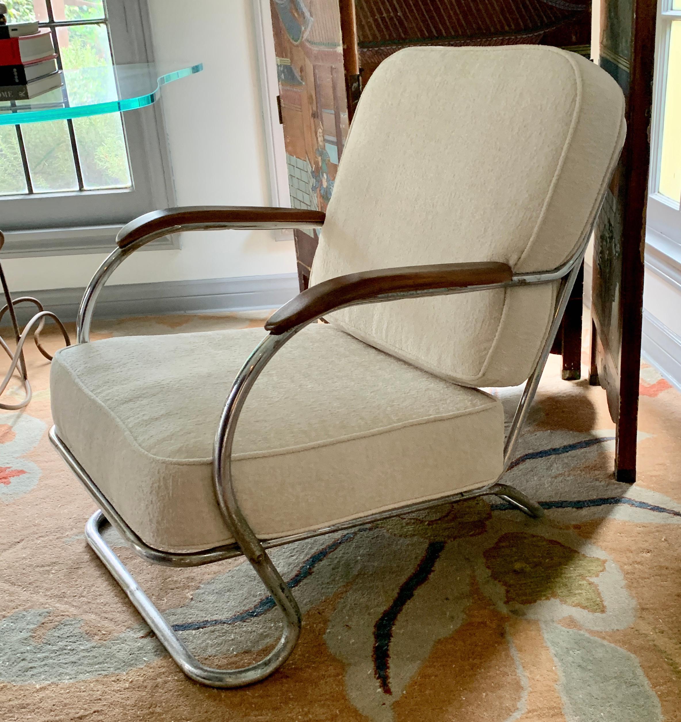 Mucke-Melder mid century tubular steel chair with wood arms the chair is newly upholstered in a white Boucle style fabric. A compliment to any den, guest room or office setting.
The chrome has been polished, and while it has no loss, it does have