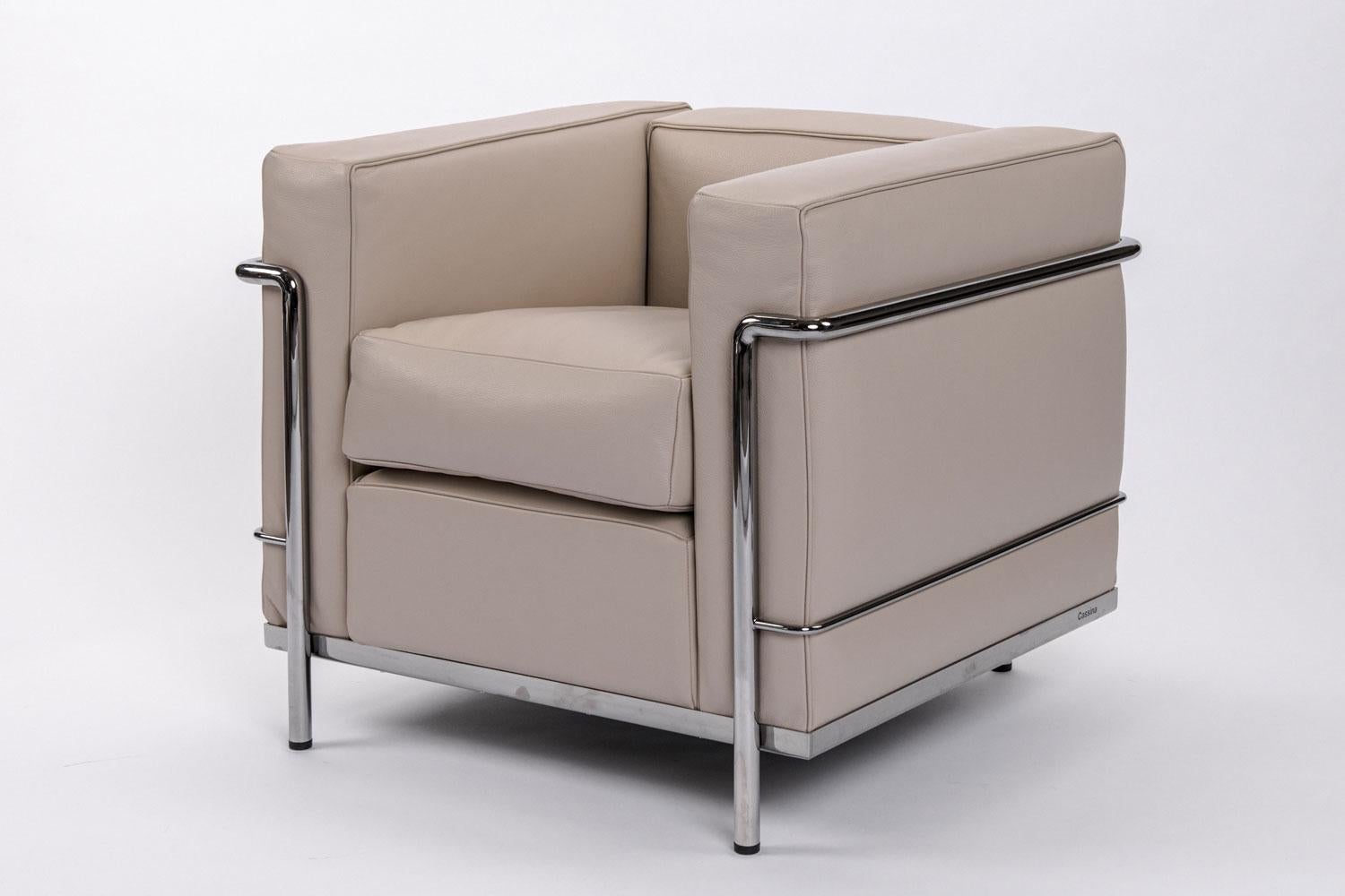 Made in Italy by Cassina, this LC2 armchair has a chrome frame with dacron cushions with Deserto Leather. Timeless, unique, and profoundly authentic, the LC2 armchair has played a role in the history of furniture design, becoming a worldwide icon.