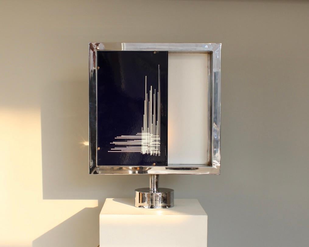 Milieu du XXe siècle Lampe de table en acier chromé et émaillé noir et blanc Valdesa Italie Label en vente